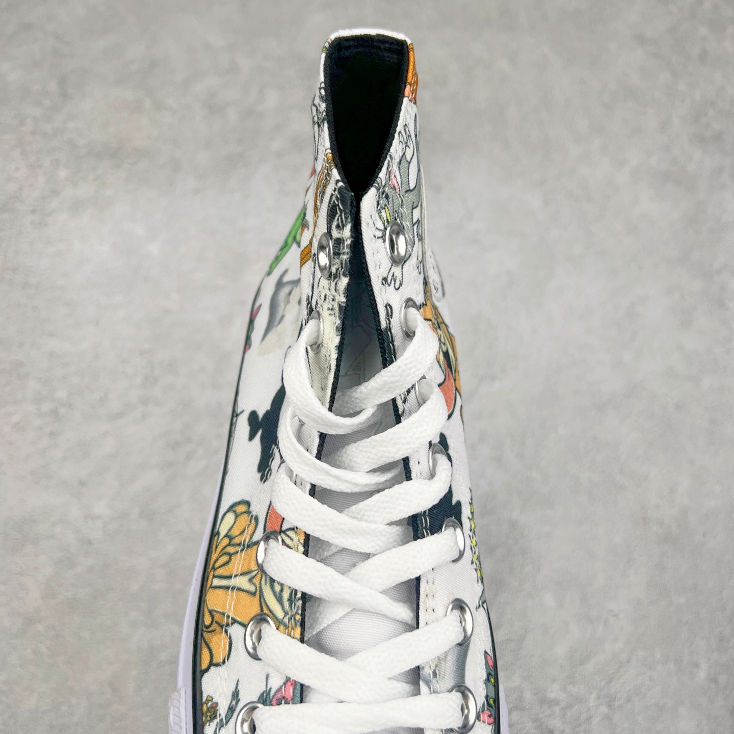 图片[5]-Tom and Jerry x Converse Chuck Taylor 匡威官方 猫和老鼠联名款 猫和老鼠85周年之际 与匡威再度携手 踏上怀旧之旅 全新联名登场 以猫和老鼠故事为灵感 古早All Star 鞋型搭配经典动漫印花 上演猫鼠追逐搞怪场景 挑动了全年龄段的DNA 童年回忆拉满 货号：A15113C 黑色 货号：A15112C 白色 尺码：35 36 36.5 37 37.5 38 39 39.5 40 41 41.5 42 42.5 43 44-选品中心