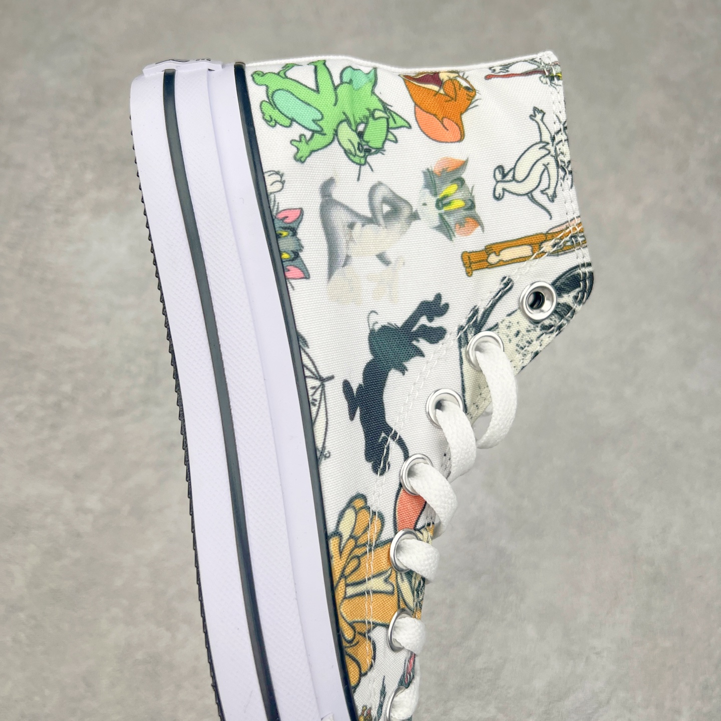图片[6]-Tom and Jerry x Converse Chuck Taylor 匡威官方 猫和老鼠联名款 猫和老鼠85周年之际 与匡威再度携手 踏上怀旧之旅 全新联名登场 以猫和老鼠故事为灵感 古早All Star 鞋型搭配经典动漫印花 上演猫鼠追逐搞怪场景 挑动了全年龄段的DNA 童年回忆拉满 货号：A15113C 黑色 货号：A15112C 白色 尺码：35 36 36.5 37 37.5 38 39 39.5 40 41 41.5 42 42.5 43 44-选品中心
