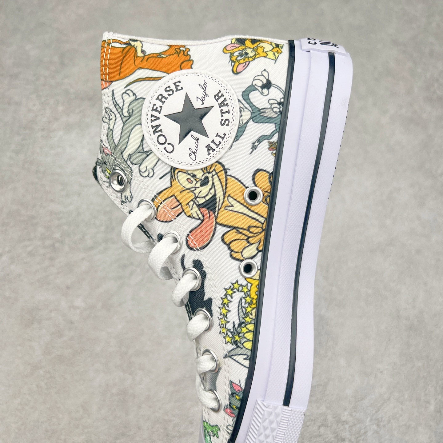 图片[7]-Tom and Jerry x Converse Chuck Taylor 匡威官方 猫和老鼠联名款 猫和老鼠85周年之际 与匡威再度携手 踏上怀旧之旅 全新联名登场 以猫和老鼠故事为灵感 古早All Star 鞋型搭配经典动漫印花 上演猫鼠追逐搞怪场景 挑动了全年龄段的DNA 童年回忆拉满 货号：A15113C 黑色 货号：A15112C 白色 尺码：35 36 36.5 37 37.5 38 39 39.5 40 41 41.5 42 42.5 43 44-选品中心