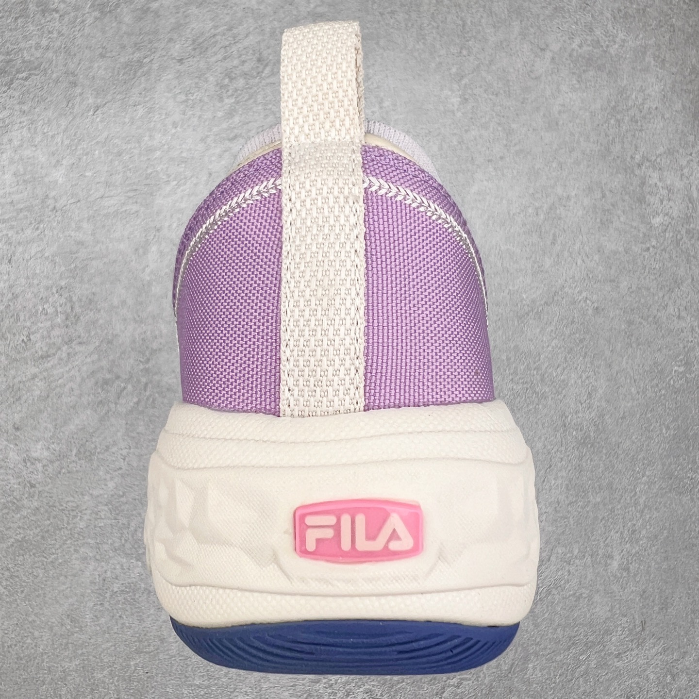 图片[8]-FILA FUSION Fluid 斐乐摩登潮牌防滑耐磨轻便运动鞋 FUSION 系列传承了 FILA 的百年基因，融入年轻运动及潮流文化，成为引领变革、创新突破的一代。以“1+N” 的跨界合作模式重现经典的同时创造经典。带来最出其不意的跨界合作惊喜。同时，FILAFUSION把FILA 的 DNA 融入到定制体验里，你可以随心制造厲于你的产品。FILA FUSION 的鞋家族涵盖了老爹鞋、跑步鞋、网球鞋、季节款。风格复古新潮，满足了时尚人士出行及各类运动的搭配需求，成为当下年轻人筷拥的鞋类品牌之一。FILA FUSION 走进年轻人的世界，通过年轻人运动，街舞，滑板，篮球，展现 FILA FUSION 的潮流态度和年轻文化。FILA FUSION 认为末来属于引领变革、创新突破的年轻一代，让我们一起构成 FILA 未来的蓝图吧！尺码：35.5 36 36.5 37.5 38 38.5 39 40-选品中心