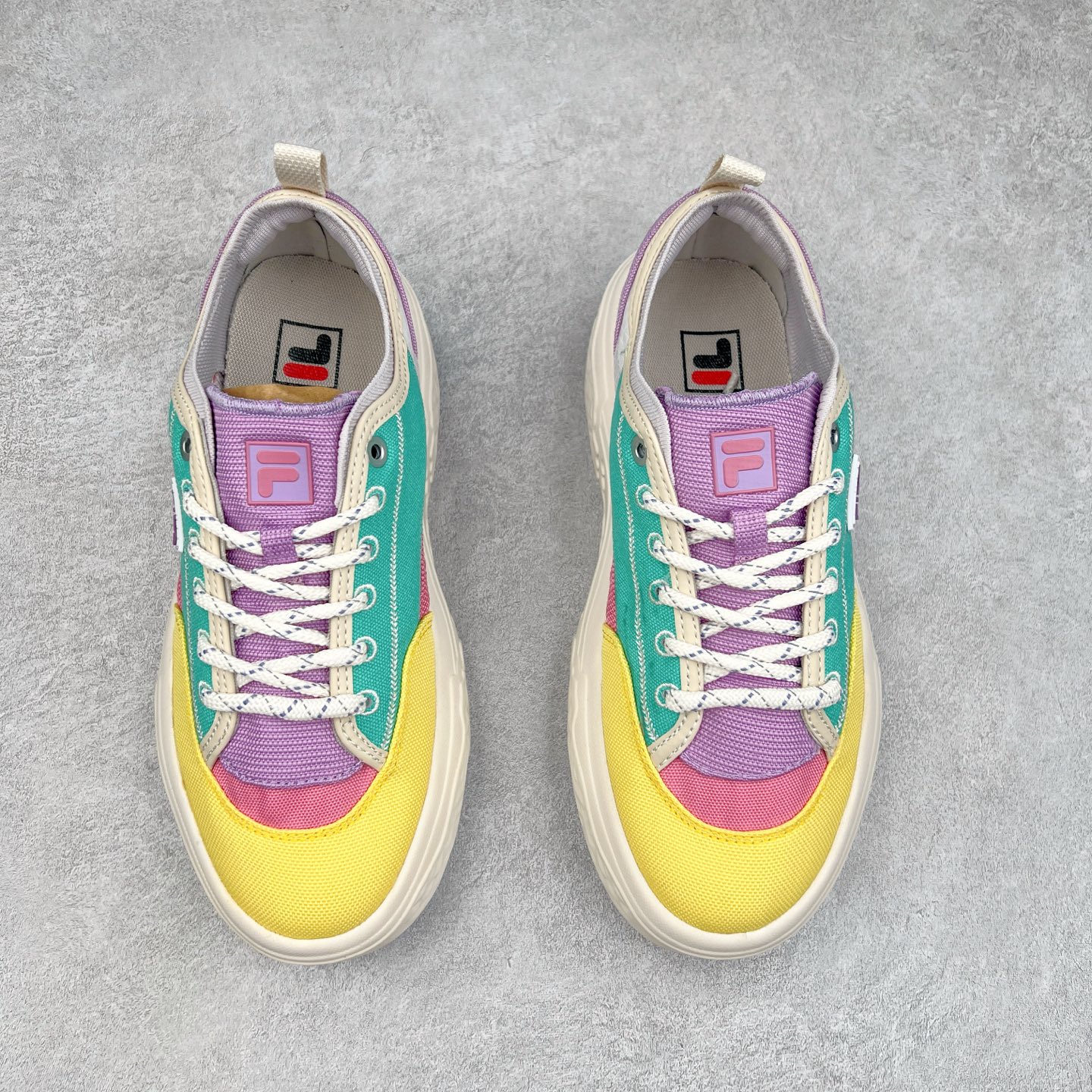 图片[2]-FILA FUSION Fluid 斐乐摩登潮牌防滑耐磨轻便运动鞋 FUSION 系列传承了 FILA 的百年基因，融入年轻运动及潮流文化，成为引领变革、创新突破的一代。以“1+N” 的跨界合作模式重现经典的同时创造经典。带来最出其不意的跨界合作惊喜。同时，FILAFUSION把FILA 的 DNA 融入到定制体验里，你可以随心制造厲于你的产品。FILA FUSION 的鞋家族涵盖了老爹鞋、跑步鞋、网球鞋、季节款。风格复古新潮，满足了时尚人士出行及各类运动的搭配需求，成为当下年轻人筷拥的鞋类品牌之一。FILA FUSION 走进年轻人的世界，通过年轻人运动，街舞，滑板，篮球，展现 FILA FUSION 的潮流态度和年轻文化。FILA FUSION 认为末来属于引领变革、创新突破的年轻一代，让我们一起构成 FILA 未来的蓝图吧！尺码：35.5 36 36.5 37.5 38 38.5 39 40-选品中心