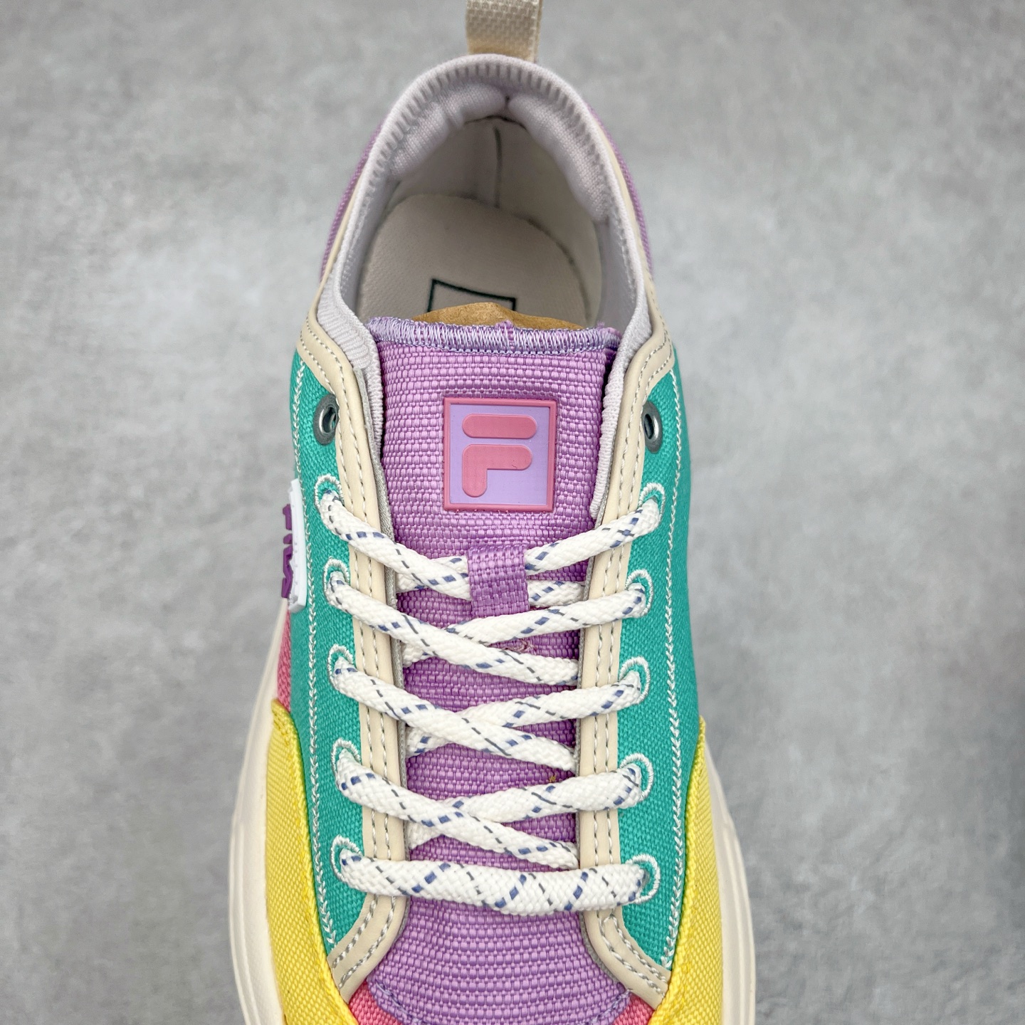 图片[5]-FILA FUSION Fluid 斐乐摩登潮牌防滑耐磨轻便运动鞋 FUSION 系列传承了 FILA 的百年基因，融入年轻运动及潮流文化，成为引领变革、创新突破的一代。以“1+N” 的跨界合作模式重现经典的同时创造经典。带来最出其不意的跨界合作惊喜。同时，FILAFUSION把FILA 的 DNA 融入到定制体验里，你可以随心制造厲于你的产品。FILA FUSION 的鞋家族涵盖了老爹鞋、跑步鞋、网球鞋、季节款。风格复古新潮，满足了时尚人士出行及各类运动的搭配需求，成为当下年轻人筷拥的鞋类品牌之一。FILA FUSION 走进年轻人的世界，通过年轻人运动，街舞，滑板，篮球，展现 FILA FUSION 的潮流态度和年轻文化。FILA FUSION 认为末来属于引领变革、创新突破的年轻一代，让我们一起构成 FILA 未来的蓝图吧！尺码：35.5 36 36.5 37.5 38 38.5 39 40-选品中心