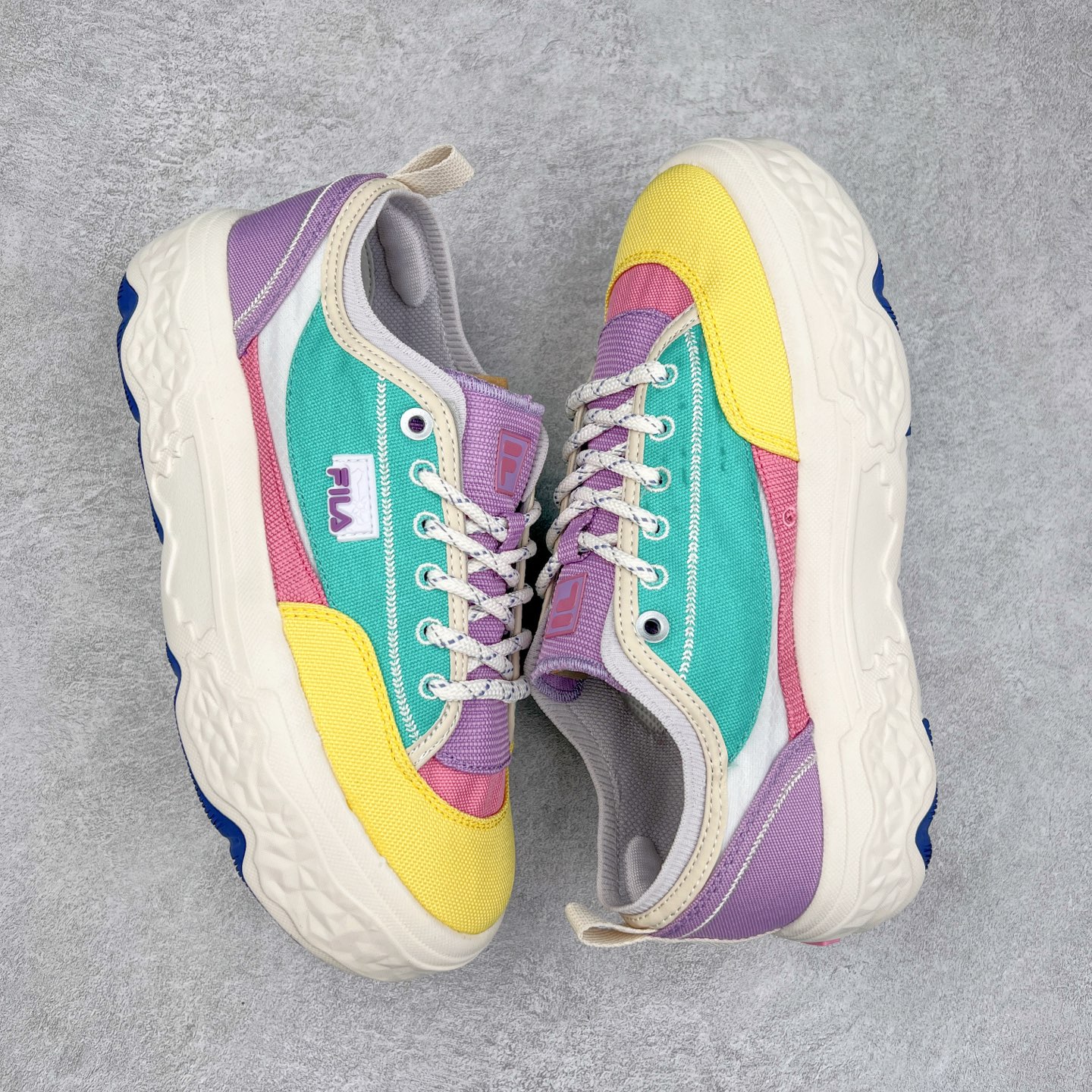 图片[3]-FILA FUSION Fluid 斐乐摩登潮牌防滑耐磨轻便运动鞋 FUSION 系列传承了 FILA 的百年基因，融入年轻运动及潮流文化，成为引领变革、创新突破的一代。以“1+N” 的跨界合作模式重现经典的同时创造经典。带来最出其不意的跨界合作惊喜。同时，FILAFUSION把FILA 的 DNA 融入到定制体验里，你可以随心制造厲于你的产品。FILA FUSION 的鞋家族涵盖了老爹鞋、跑步鞋、网球鞋、季节款。风格复古新潮，满足了时尚人士出行及各类运动的搭配需求，成为当下年轻人筷拥的鞋类品牌之一。FILA FUSION 走进年轻人的世界，通过年轻人运动，街舞，滑板，篮球，展现 FILA FUSION 的潮流态度和年轻文化。FILA FUSION 认为末来属于引领变革、创新突破的年轻一代，让我们一起构成 FILA 未来的蓝图吧！尺码：35.5 36 36.5 37.5 38 38.5 39 40-选品中心
