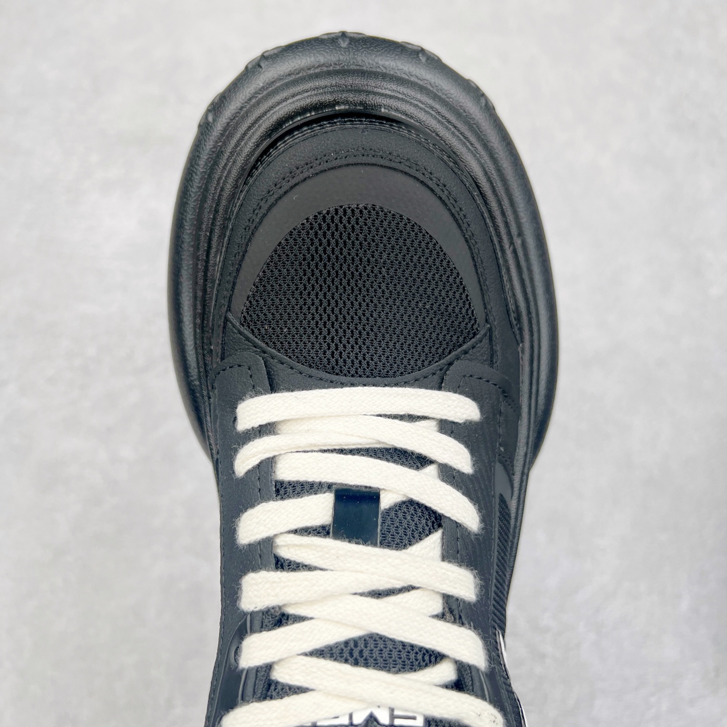 图片[4]-SMFK 2024最新火爆增高小白鞋板鞋 SMFK成立于2016年 一直在做中国品牌 中国设计 中国制造 品牌注重舒适和体验 在设计上追求unisex free size design for all并且尝试一些关于SMFK的风格 在乎每个产品的细节开发 很多部分我们采用手工制作 在相同中又存在不同 不破不立 尺码：35 36 37 38 39 40-选品中心