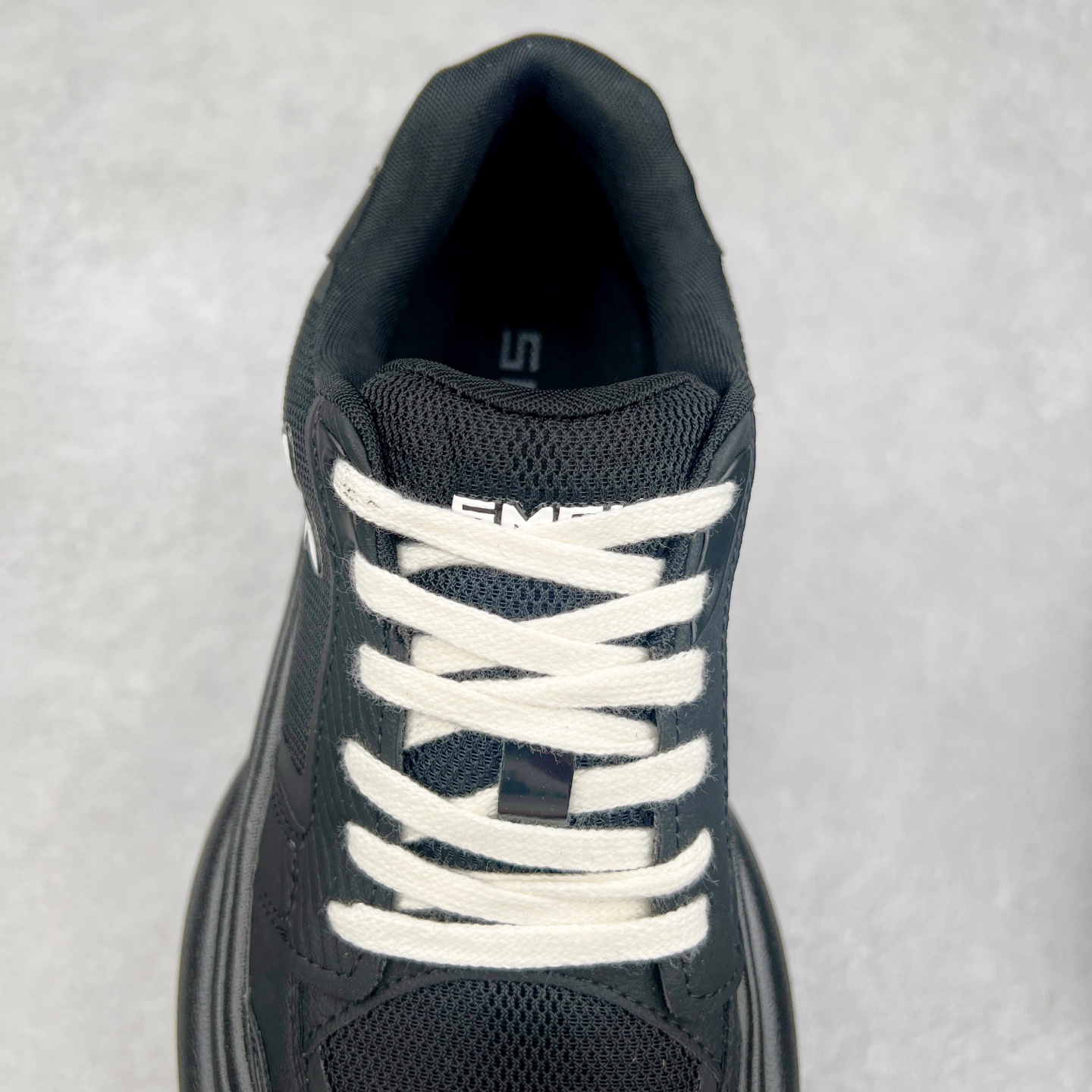 图片[5]-SMFK 2024最新火爆增高小白鞋板鞋 SMFK成立于2016年 一直在做中国品牌 中国设计 中国制造 品牌注重舒适和体验 在设计上追求unisex free size design for all并且尝试一些关于SMFK的风格 在乎每个产品的细节开发 很多部分我们采用手工制作 在相同中又存在不同 不破不立 尺码：35 36 37 38 39 40-选品中心