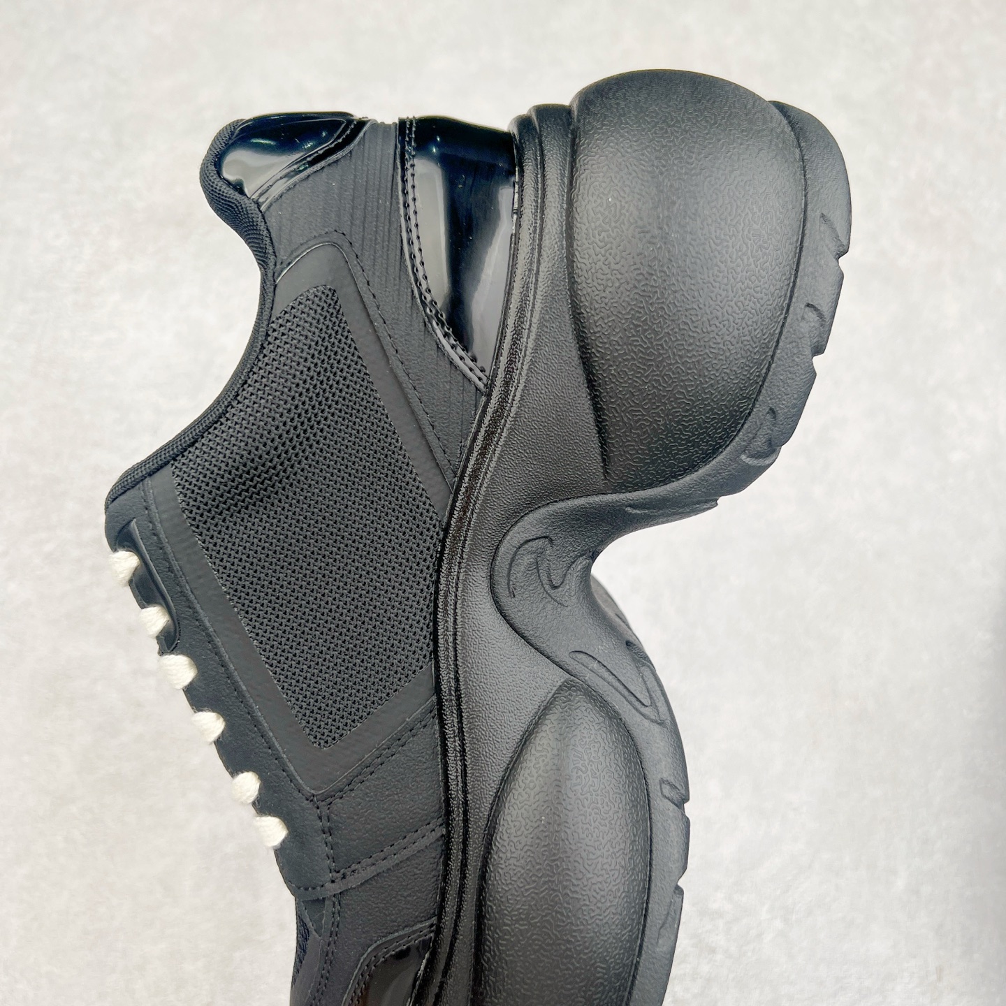 图片[7]-SMFK 2024最新火爆增高小白鞋板鞋 SMFK成立于2016年 一直在做中国品牌 中国设计 中国制造 品牌注重舒适和体验 在设计上追求unisex free size design for all并且尝试一些关于SMFK的风格 在乎每个产品的细节开发 很多部分我们采用手工制作 在相同中又存在不同 不破不立 尺码：35 36 37 38 39 40-选品中心