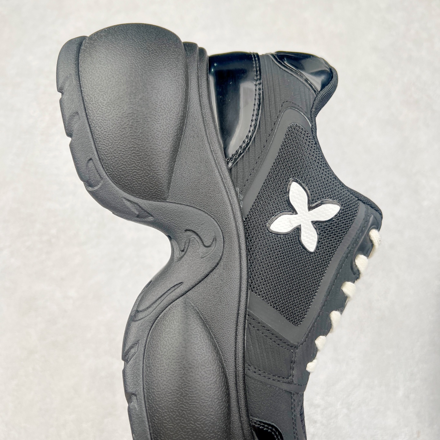 图片[6]-SMFK 2024最新火爆增高小白鞋板鞋 SMFK成立于2016年 一直在做中国品牌 中国设计 中国制造 品牌注重舒适和体验 在设计上追求unisex free size design for all并且尝试一些关于SMFK的风格 在乎每个产品的细节开发 很多部分我们采用手工制作 在相同中又存在不同 不破不立 尺码：35 36 37 38 39 40-选品中心