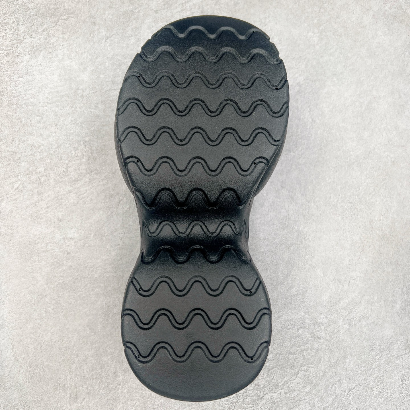 图片[9]-SMFK 2024最新火爆增高小白鞋板鞋 SMFK成立于2016年 一直在做中国品牌 中国设计 中国制造 品牌注重舒适和体验 在设计上追求unisex free size design for all并且尝试一些关于SMFK的风格 在乎每个产品的细节开发 很多部分我们采用手工制作 在相同中又存在不同 不破不立 尺码：35 36 37 38 39 40-选品中心