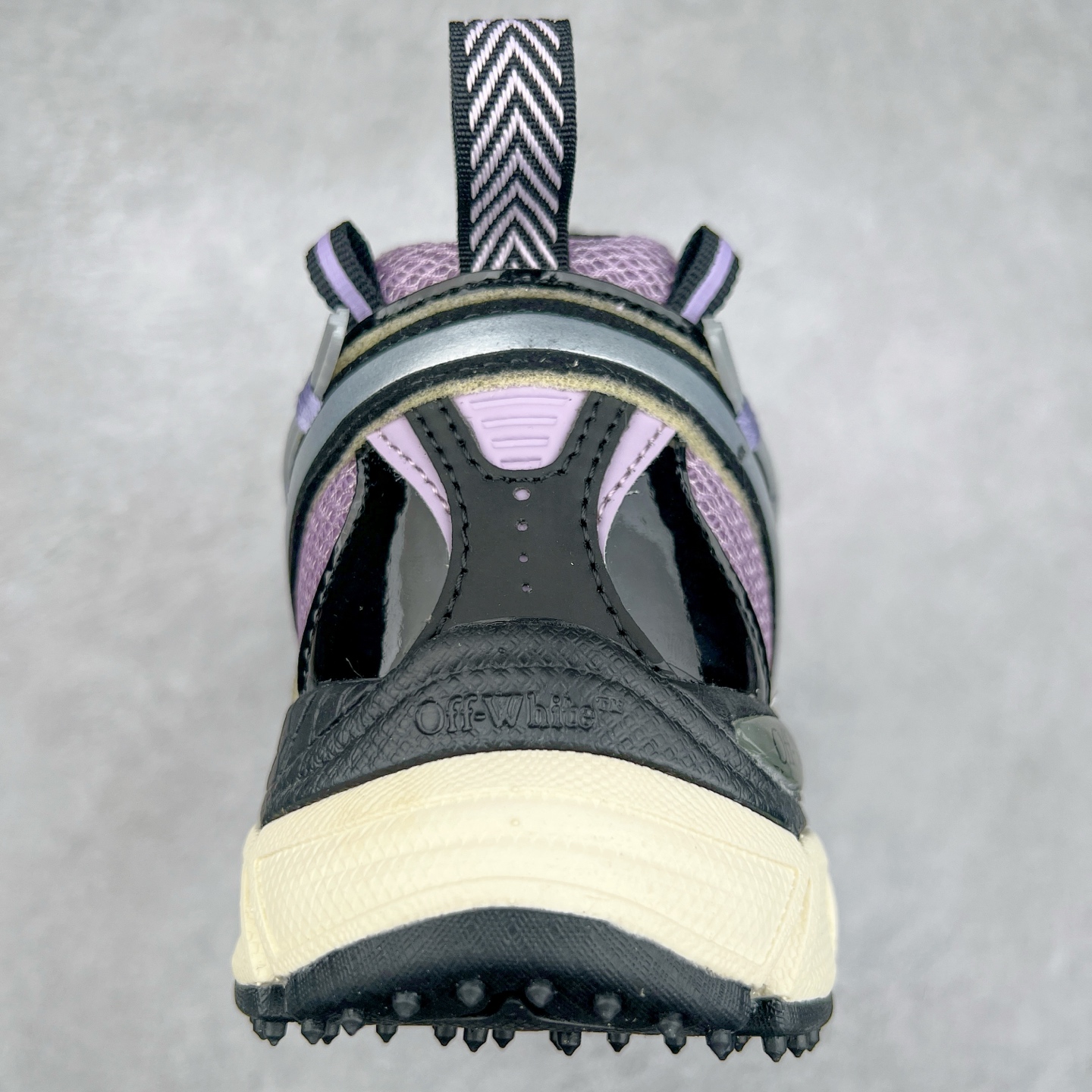 图片[8]-＃KX Off-White 2024年OW最新款跑鞋 #百分百原盒正确版 原楦原纸板数据开发 4层分离大底#鞋面采用3d立体打印和多种材料拼接而成#防滑耐磨透气性轻便跑鞋 作为曾经爆火 并且定位奢潮领域的标志性品牌 Off-White 仍需要不断更新符合当下潮流时尚的复古运动鞋款，以期收获基本盘消费者的关注 此次更新的 Off-White 新款运动鞋将经典复古老爹鞋细节设计更加夸张化 并将标志性箭头设计置于显著位置 除此之外 整个系列的色彩搭配也可谓纷繁多样 总有一款适合你 Off-White最新运动鞋款估计将在未来几个月登陆品牌专柜 喜欢的朋友切莫错过 尺码：36 37 38 39 40 41 42 43 44 45 46 47-选品中心