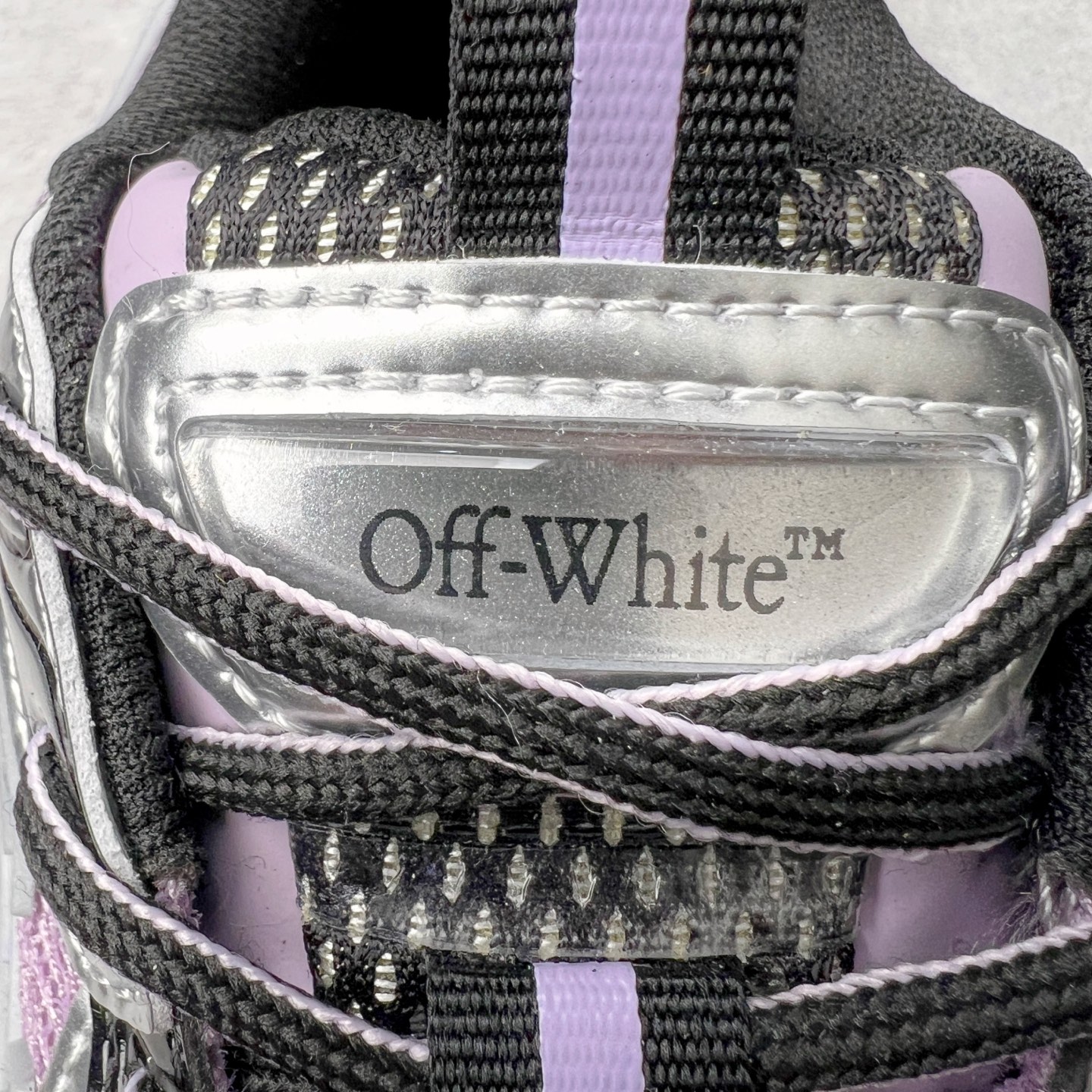 图片[13]-＃KX Off-White 2024年OW最新款跑鞋 #百分百原盒正确版 原楦原纸板数据开发 4层分离大底#鞋面采用3d立体打印和多种材料拼接而成#防滑耐磨透气性轻便跑鞋 作为曾经爆火 并且定位奢潮领域的标志性品牌 Off-White 仍需要不断更新符合当下潮流时尚的复古运动鞋款，以期收获基本盘消费者的关注 此次更新的 Off-White 新款运动鞋将经典复古老爹鞋细节设计更加夸张化 并将标志性箭头设计置于显著位置 除此之外 整个系列的色彩搭配也可谓纷繁多样 总有一款适合你 Off-White最新运动鞋款估计将在未来几个月登陆品牌专柜 喜欢的朋友切莫错过 尺码：36 37 38 39 40 41 42 43 44 45 46 47-选品中心