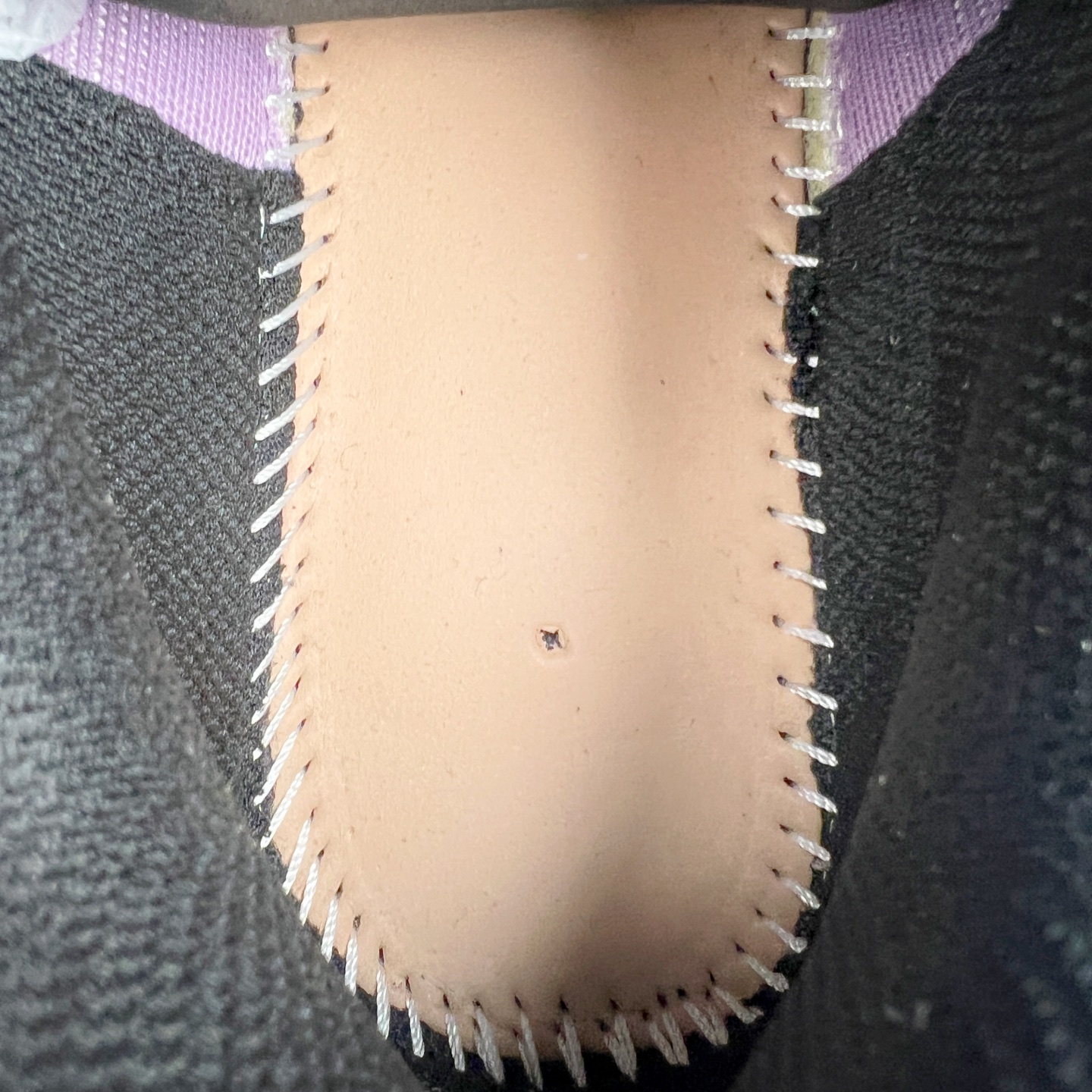 图片[10]-＃KX Off-White 2024年OW最新款跑鞋 #百分百原盒正确版 原楦原纸板数据开发 4层分离大底#鞋面采用3d立体打印和多种材料拼接而成#防滑耐磨透气性轻便跑鞋 作为曾经爆火 并且定位奢潮领域的标志性品牌 Off-White 仍需要不断更新符合当下潮流时尚的复古运动鞋款，以期收获基本盘消费者的关注 此次更新的 Off-White 新款运动鞋将经典复古老爹鞋细节设计更加夸张化 并将标志性箭头设计置于显著位置 除此之外 整个系列的色彩搭配也可谓纷繁多样 总有一款适合你 Off-White最新运动鞋款估计将在未来几个月登陆品牌专柜 喜欢的朋友切莫错过 尺码：36 37 38 39 40 41 42 43 44 45 46 47-选品中心