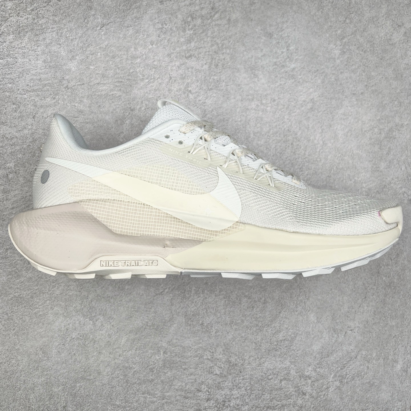 ＃福利特价 NK JUNIPER TRAIL ATC Next Nature 越野跑步鞋 登月兼顾迅疾外观和稳固脚感 后跟覆面和中足动态支撑巧妙融合 缔造稳定顺畅的迈步体验 尺码：36 36.5 37.5 38 38.5 39 40 40.5 41 42 42.5 43 44 44.5 45-选品中心