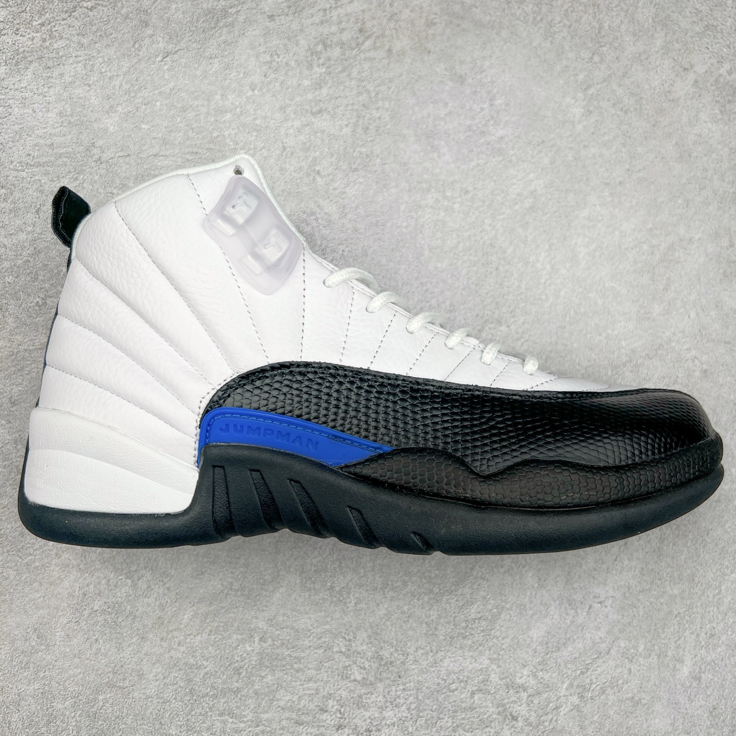 ＃纯原福利 Air Jordan AJ12 Retro 原楦原纸板开发 采购原厂皮料 原厂定型 后跟完美效果 到手可放心比对发售原鞋 上脚百分百充当正品驾驭 真正原装公司级完美鞋型 一切细节实拍所见所得 纸板中底、钢印 完美版型 尺码：40 40.5 41 42.5 43 44 44.5 45 46 47.5-选品中心