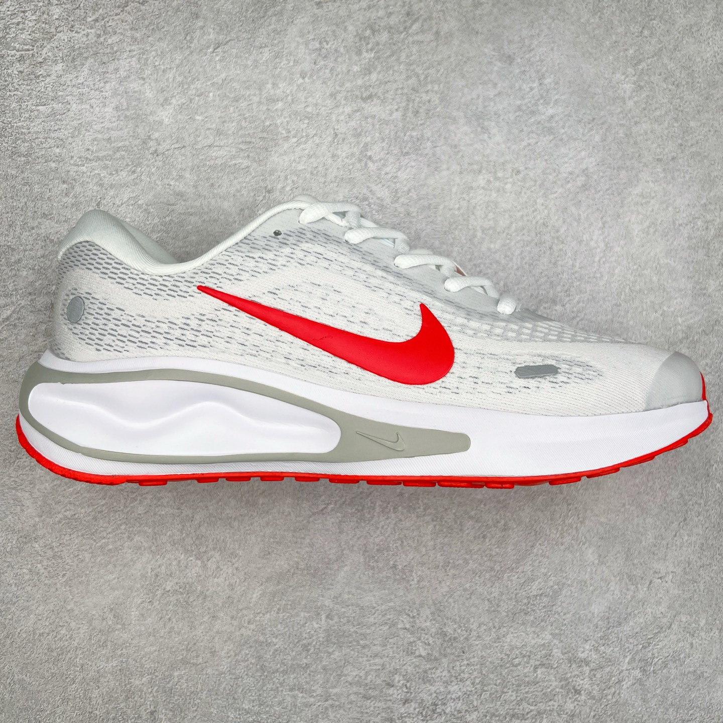 ＃纯原福利 NK Journey Run 旅程慢跑系列低帮轻质缓震休闲运动公路跑步鞋 采用科技织法轻盈织物合成鞋面材质 搭载柔软厚实ComfiRide 泡绵缓震组合外置防滑耐磨橡胶底片 穿上 Journey Run 公路跑步鞋 尽情畅跑 享受每一步的风景 搭载柔软厚实的 ComfiRide 泡绵缓震配置 助你征服充满挑战的路面 大步流星 微笑前行 该鞋款舒适非凡 让你爱不释脚 尺码：35.5 36 36.5 37.5 38 38.5 39 40 40.5 41 42 42.5 43 44 44.5 45-选品中心