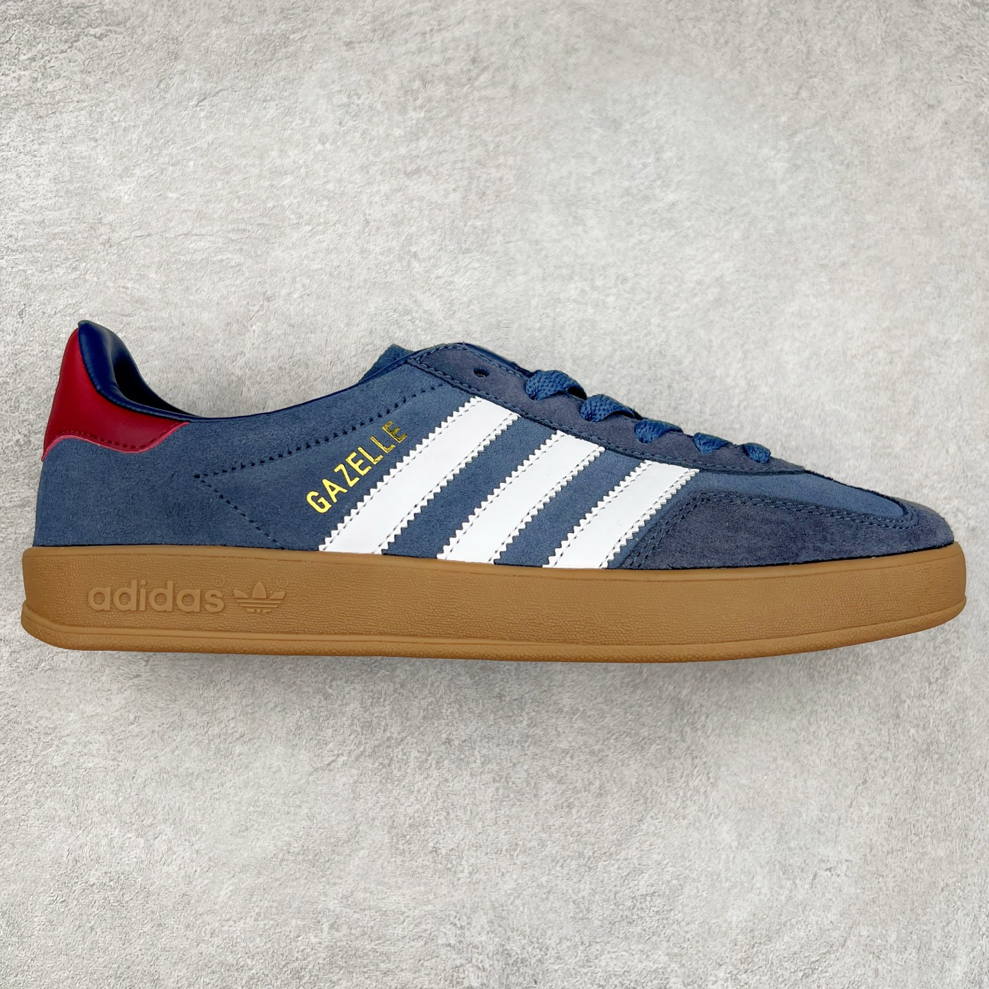 AD Gazelle Indoor Trainers 羚羊内训系列低帮复古百搭休闲运动德训风板鞋 JI3522 90年代经典的复刻版！自60年代以足球训练鞋面世以来,Gazelle就以其经典设计席卷全球。1991年版本的复刻,再造经典Gazelle。采用皮革打造,搭配浊色细节,让这款经典更加简约。尺码：36 36⅔ 37⅓ 38 38⅔ 39⅓ 40 40⅔ 41⅓ 42 42⅔ 43⅓ 44⅓ 44⅔ 45-选品中心