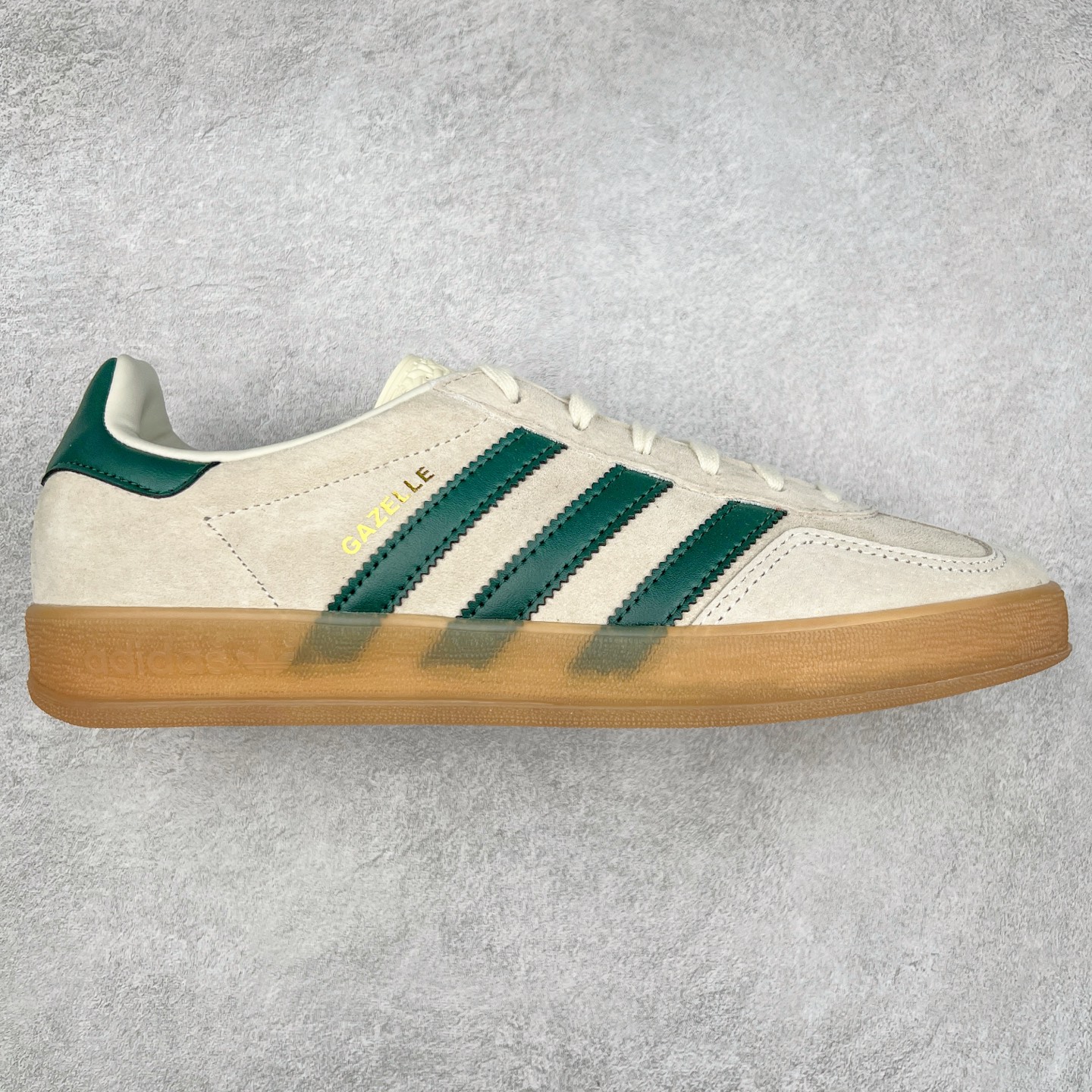 AD Gazelle Indoor Trainers 羚羊内训系列低帮复古百搭休闲运动德训风板鞋 IH7502 90年代经典的复刻版！自60年代以足球训练鞋面世以来,Gazelle就以其经典设计席卷全球。1991年版本的复刻,再造经典Gazelle。采用皮革打造,搭配浊色细节,让这款经典更加简约。尺码：36 36⅔ 37⅓ 38 38⅔ 39⅓ 40 40⅔ 41⅓ 42 42⅔ 43⅓ 44⅓ 44⅔ 45-选品中心