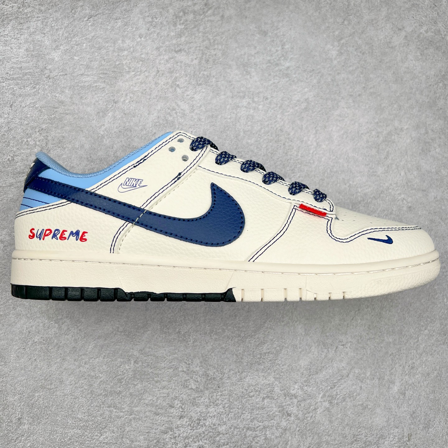 NK Dunk Low 定制配色 FC1688-224 大厂出品 极力推荐 原装头层材料 独家版型蒸餾加工帶來的是更好的视觉和脚感体验大厂纯原品质出货 清洁度 电绣工艺 皮料切割干净无任何毛边 细节完美 实拍调校N版已经零色差零失真 百分百还原实物色彩所见即所得 不存在货不对板色差等低级问题 选购参考实物拍摄 不混卖不参货 只用心做好货严格选品 承诺混一赔十 尺码：36 36.5 37.5 38 38.5 39 40 40.5 41 42 42.5 43 44 44.5 45-选品中心