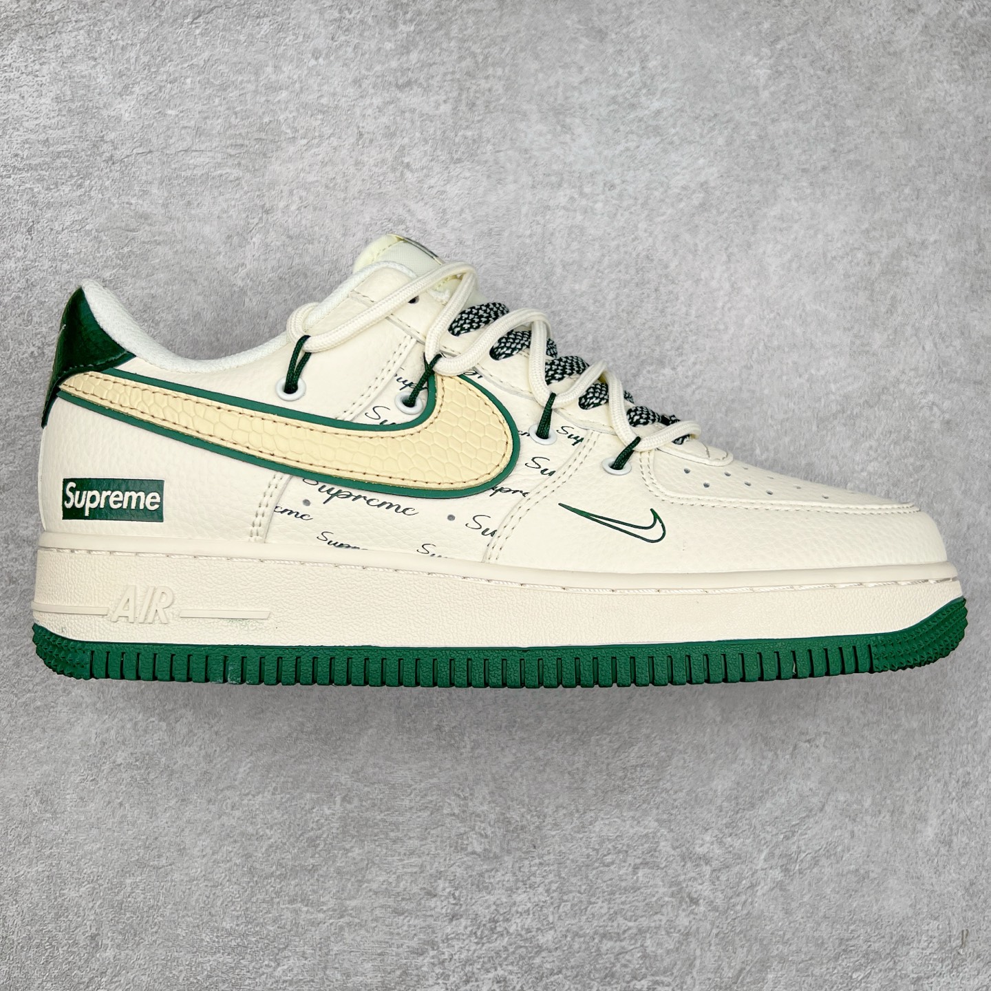 NK Air Force 1´07 Low 空军一号低帮百搭休闲运动板鞋 DM6868-057 柔软、弹性十足的缓震性能和出色的中底设计 横跨复古与现代的外型结合 造就出风靡全球 三十多年的Force 1 直到今天还深受青睐 实拍调校N版已经零色差零失真 百分百还原实物色彩所见即所得 不存在货不对板色差等低级问题 选购参考实物拍摄 不混卖不参货 只用心做好货严格选品 承诺混一赔十 尺码：36 36.5 37.5 38 38.5 39 40 40.5 41 42 42.5 43 44 44.5 45-选品中心