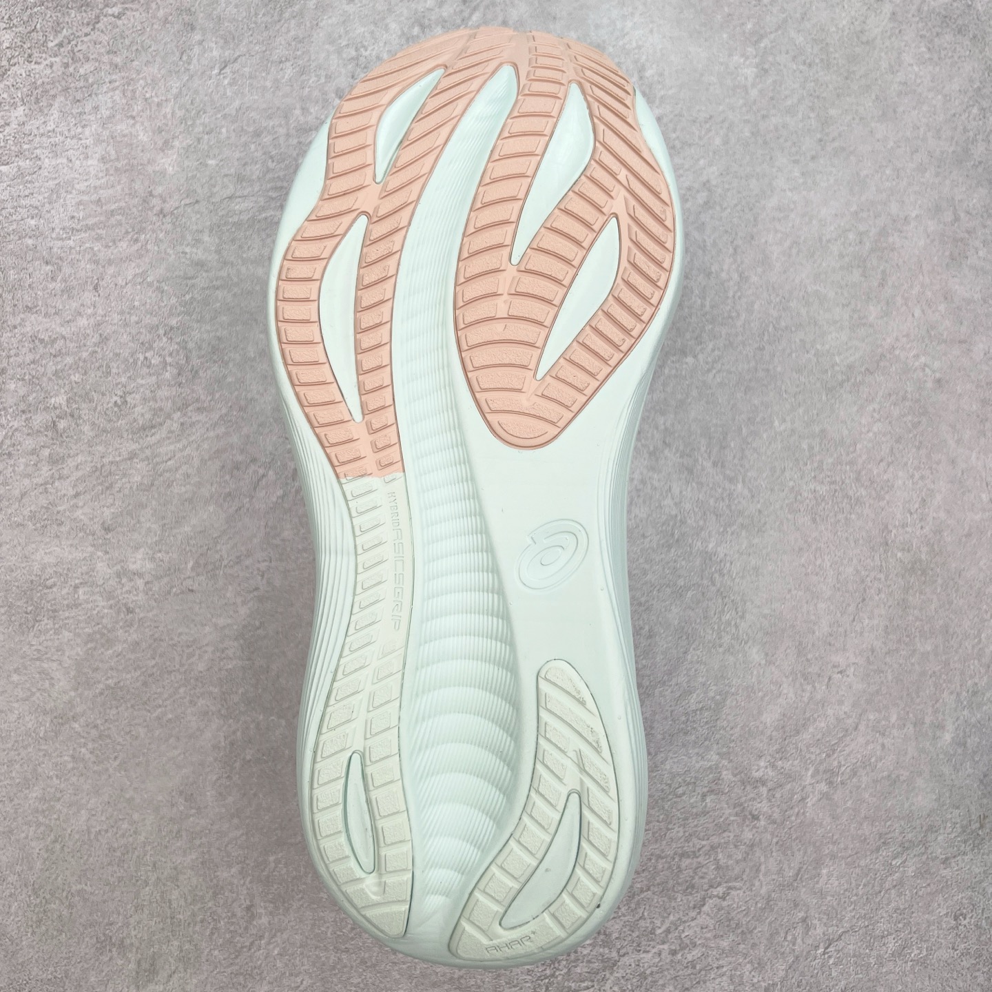 图片[9]-Asics GEL-Nimbus 27 亚瑟士缓震跑鞋 近年复古风潮的势头很旺 ASICS一直坚信保持身体的健康与活力是打造健康快乐的生活方式的最佳途径 ASICS为复古鞋型注入新设计 为玩家的街头穿搭提供了更多可能 GEL-NIMBUSTM9运动鞋最初是为中立和仰卧跑步者设计的长距离训练器 采用原始材料和关键细节重新设计 其Y2K时代的工业外观也被大胆的对比和色块所抵消 尺码：36 36.5 37.5 38 38.5 39 40 40.5 41.5 42 42.5 43.5 44 44.5 45-选品中心