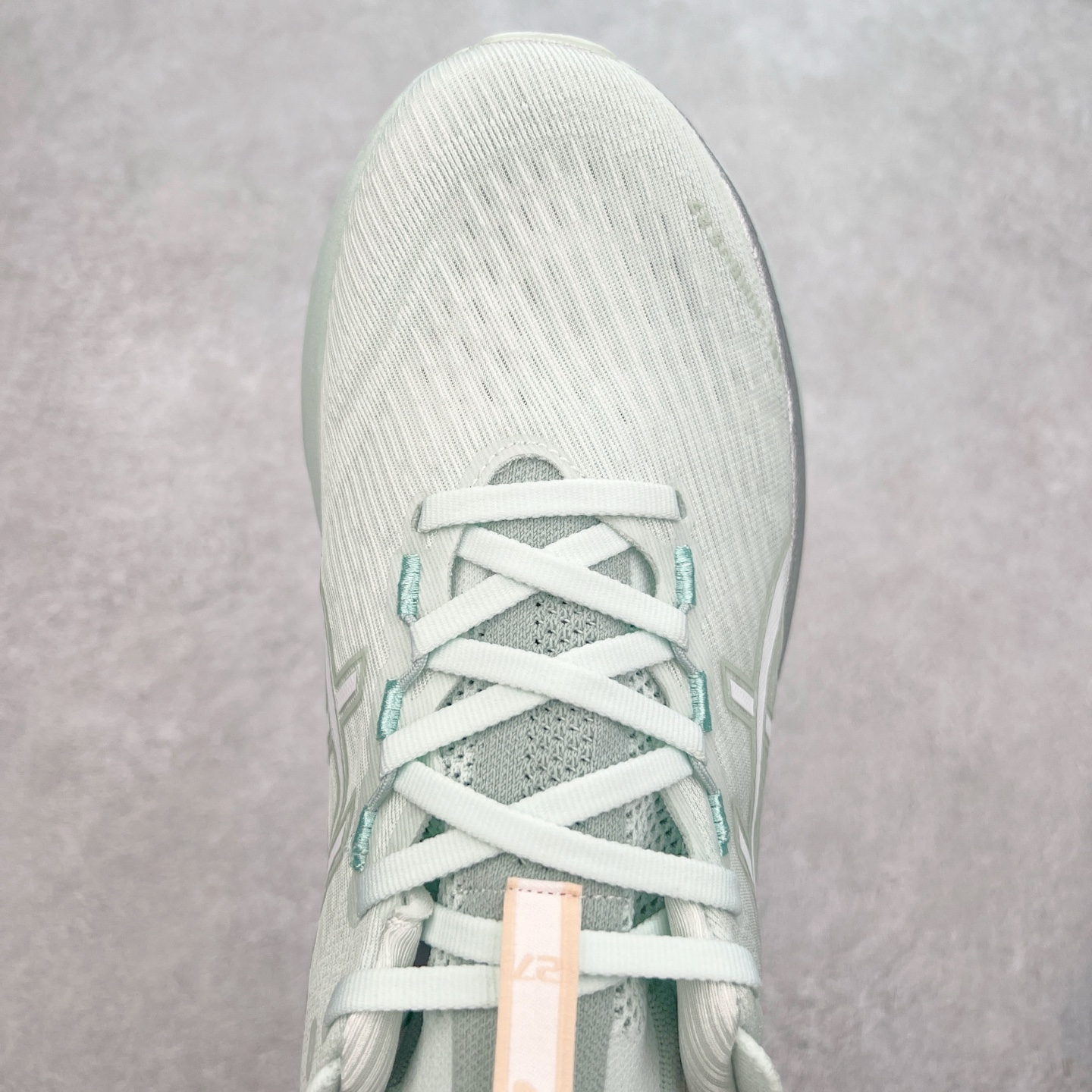 图片[4]-Asics GEL-Nimbus 27 亚瑟士缓震跑鞋 近年复古风潮的势头很旺 ASICS一直坚信保持身体的健康与活力是打造健康快乐的生活方式的最佳途径 ASICS为复古鞋型注入新设计 为玩家的街头穿搭提供了更多可能 GEL-NIMBUSTM9运动鞋最初是为中立和仰卧跑步者设计的长距离训练器 采用原始材料和关键细节重新设计 其Y2K时代的工业外观也被大胆的对比和色块所抵消 尺码：36 36.5 37.5 38 38.5 39 40 40.5 41.5 42 42.5 43.5 44 44.5 45-选品中心