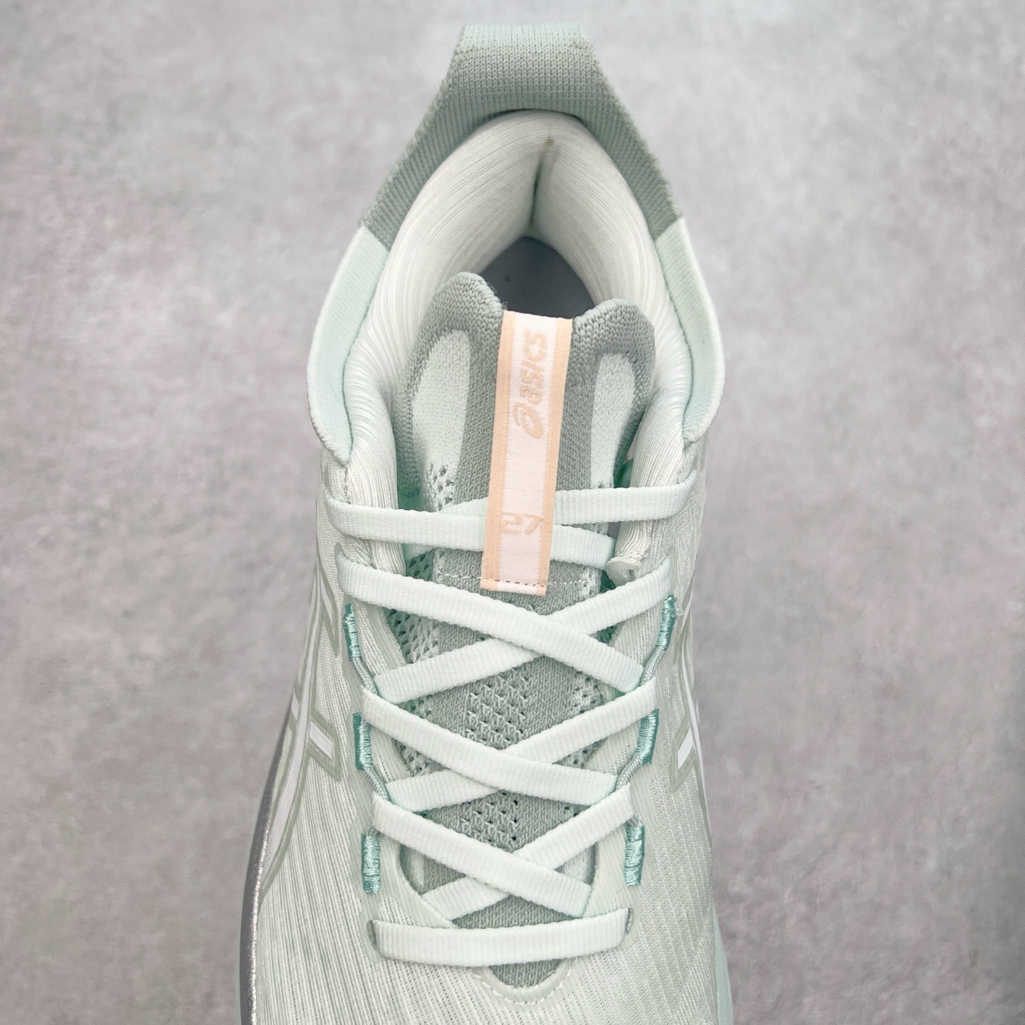 图片[5]-Asics GEL-Nimbus 27 亚瑟士缓震跑鞋 近年复古风潮的势头很旺 ASICS一直坚信保持身体的健康与活力是打造健康快乐的生活方式的最佳途径 ASICS为复古鞋型注入新设计 为玩家的街头穿搭提供了更多可能 GEL-NIMBUSTM9运动鞋最初是为中立和仰卧跑步者设计的长距离训练器 采用原始材料和关键细节重新设计 其Y2K时代的工业外观也被大胆的对比和色块所抵消 尺码：36 36.5 37.5 38 38.5 39 40 40.5 41.5 42 42.5 43.5 44 44.5 45-选品中心