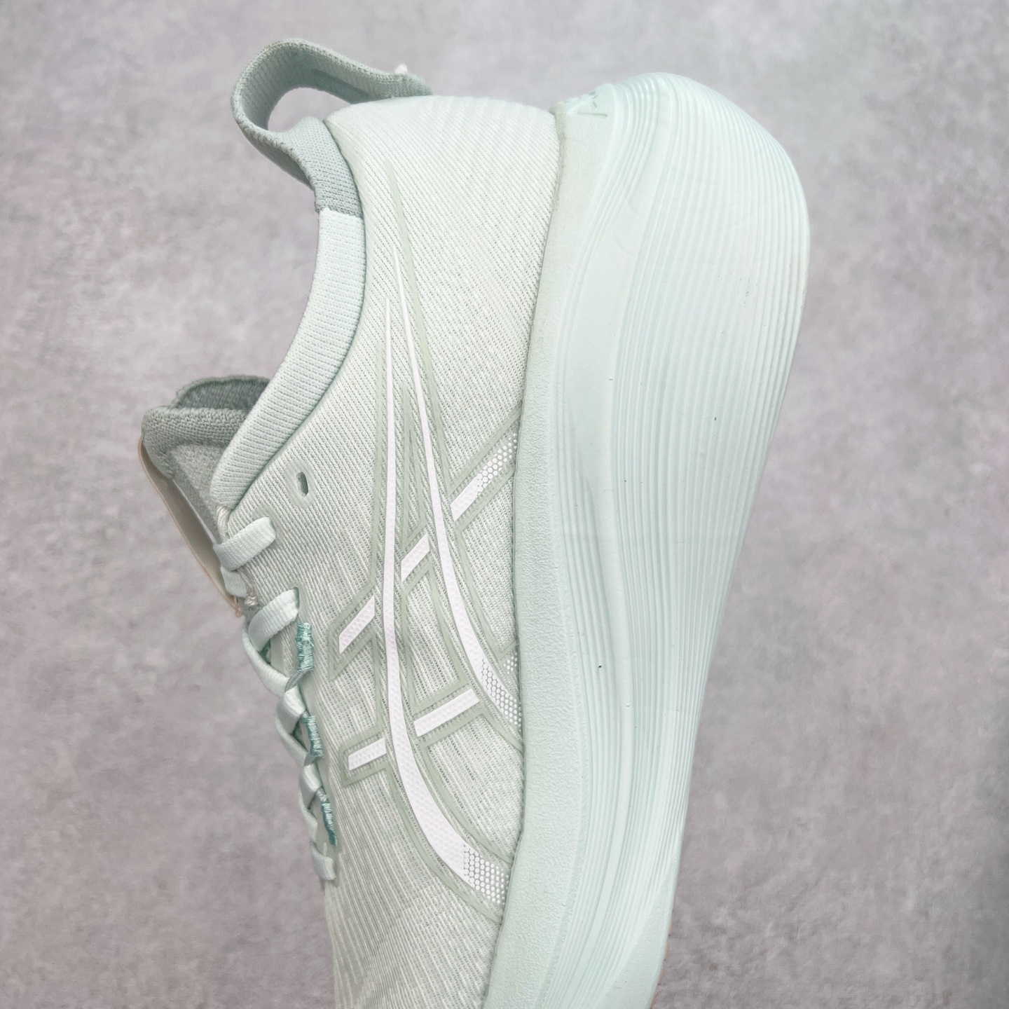 图片[7]-Asics GEL-Nimbus 27 亚瑟士缓震跑鞋 近年复古风潮的势头很旺 ASICS一直坚信保持身体的健康与活力是打造健康快乐的生活方式的最佳途径 ASICS为复古鞋型注入新设计 为玩家的街头穿搭提供了更多可能 GEL-NIMBUSTM9运动鞋最初是为中立和仰卧跑步者设计的长距离训练器 采用原始材料和关键细节重新设计 其Y2K时代的工业外观也被大胆的对比和色块所抵消 尺码：36 36.5 37.5 38 38.5 39 40 40.5 41.5 42 42.5 43.5 44 44.5 45-选品中心