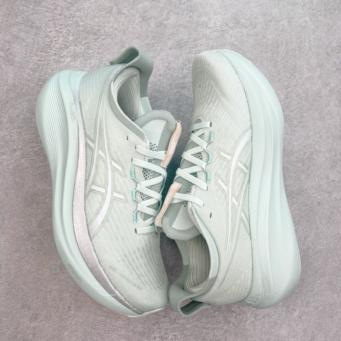 图片[3]-Asics GEL-Nimbus 27 亚瑟士缓震跑鞋 近年复古风潮的势头很旺 ASICS一直坚信保持身体的健康与活力是打造健康快乐的生活方式的最佳途径 ASICS为复古鞋型注入新设计 为玩家的街头穿搭提供了更多可能 GEL-NIMBUSTM9运动鞋最初是为中立和仰卧跑步者设计的长距离训练器 采用原始材料和关键细节重新设计 其Y2K时代的工业外观也被大胆的对比和色块所抵消 尺码：36 36.5 37.5 38 38.5 39 40 40.5 41.5 42 42.5 43.5 44 44.5 45-选品中心