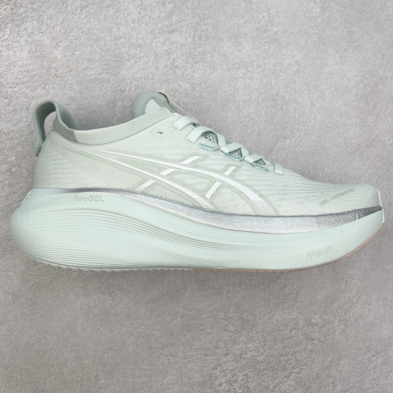 Asics GEL-Nimbus 27 亚瑟士缓震跑鞋 近年复古风潮的势头很旺 ASICS一直坚信保持身体的健康与活力是打造健康快乐的生活方式的最佳途径 ASICS为复古鞋型注入新设计 为玩家的街头穿搭提供了更多可能 GEL-NIMBUSTM9运动鞋最初是为中立和仰卧跑步者设计的长距离训练器 采用原始材料和关键细节重新设计 其Y2K时代的工业外观也被大胆的对比和色块所抵消 尺码：36 36.5 37.5 38 38.5 39 40 40.5 41.5 42 42.5 43.5 44 44.5 45-选品中心