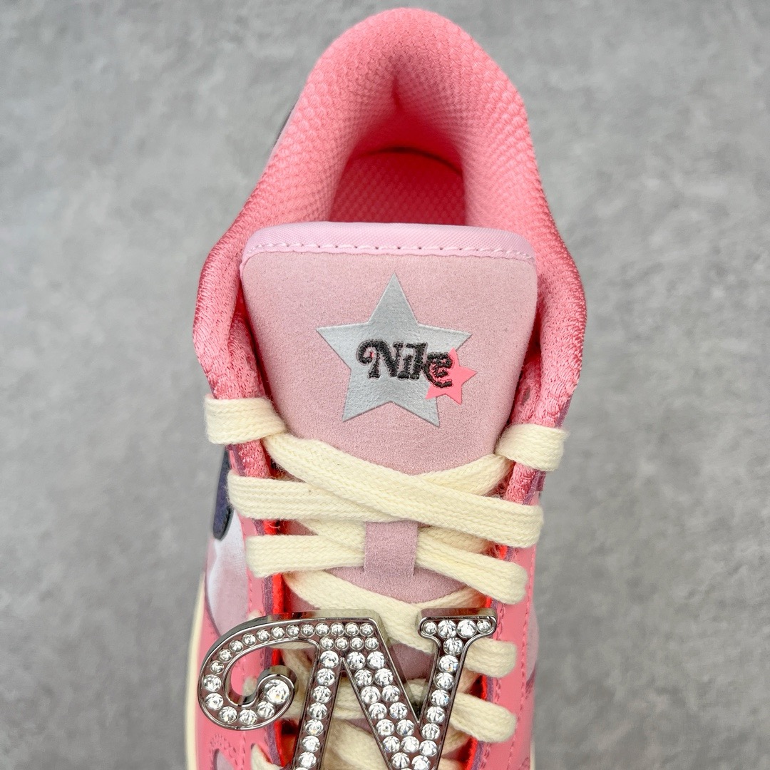 图片[5]-＃M纯原福利 NK DUNK Low 芭比粉 FN8927-621 独家原厂航空铝磨具打磨大底 鞋头坡度极致还原 原盒原配 圈内天花板工艺 原厂冲刀 超高清洁度 全鞋零毛边皮料切割 全套原楦原模倾力打造完美版型 采用原厂百宏鞋带以及原厂百宏织唛舌标 内标可供原厂几率过验 原厂中底布点胶 原厂中底布拉帮走线遵循公司 尺码：36 36.5 37.5 38 38.5 39 40-选品中心