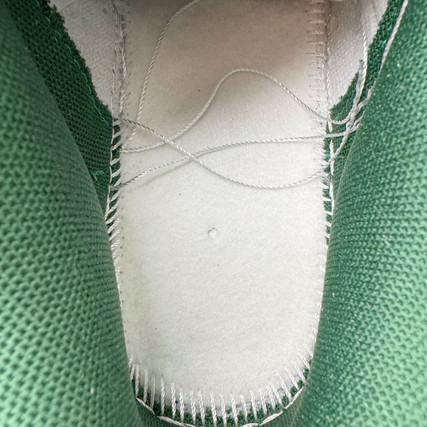 图片[10]-＃YC纯原 NK Dunk Low 森林之子 DD1391-101 此款以蛇年生肖限定为主题设计，鞋身浅绿到墨绿的循序渐变，对晨间雾霭在森林中的溶解轨迹，鞋侧鳞片纹理以3D打印工艺复刻蝰蛇游走轨迹，苔藓绿晕染中底沉淀着雨林暗河的呼吸。将生肖密码穿成流动的图腾，用蛇鳞纹路拓印属于你的潮流态度。定制系列天花板 无原鞋不开发 全系列得物原鞋一比一校对开发 配色持续更新中 终端对接 优势输出 全套原厂楦头原纸板数据档案倾力打造 原汁原味莞产 极致还原 圈内最强针车工艺 高端零售指定版 广东原厂配套原盒原标 鞋盒分三个尺码段 原厂冲刀 超高清洁度 全鞋零毛边皮料切割 采用原厂百宏鞋带以及原厂百宏织唛舌标 内标可供原厂几率过验 进口原装条纹中底布 四线拉帮白色点胶 原厂拉帮手法遵循公司 原厂电绣 极致还原 尺码：36 36.5 37.5 38 38.5 39 40 40.5 41 42 42.5 43 44 44.5 45 46-选品中心