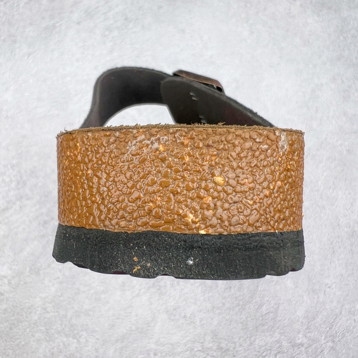 图片[8]-＃福利特价 Birkenstock Arizona 系列勃肯皮革绒面双扣时尚凉拖鞋 牛皮绒面革质地柔软 搭配可调节鞋扣提升穿着舒适度 人体工学设计分散脚部压力 保护脚踝 软木乳胶鞋床具有一定的收缩性 长时间穿着后能贴合脚型 EVA鞋底回弹性和抗张性力高 具有良好的防震、缓冲性 四季皆宜 柔软的鞋床采用额外的泡沫缓冲层 提供额外的舒适感和全天支撑 尺码：35-44-选品中心