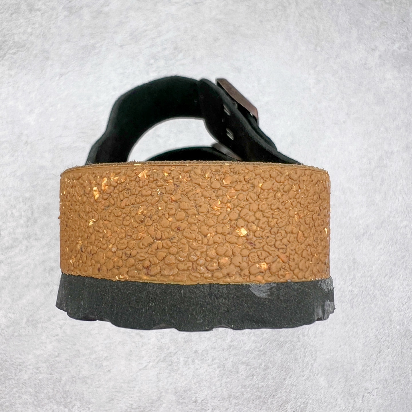 图片[8]-＃福利特价 Birkenstock Arizona 系列勃肯皮革绒面双扣时尚凉拖鞋 牛皮绒面革质地柔软 搭配可调节鞋扣提升穿着舒适度 人体工学设计分散脚部压力 保护脚踝 软木乳胶鞋床具有一定的收缩性 长时间穿着后能贴合脚型 EVA鞋底回弹性和抗张性力高 具有良好的防震、缓冲性 四季皆宜 柔软的鞋床采用额外的泡沫缓冲层 提供额外的舒适感和全天支撑 尺码：35-44-选品中心