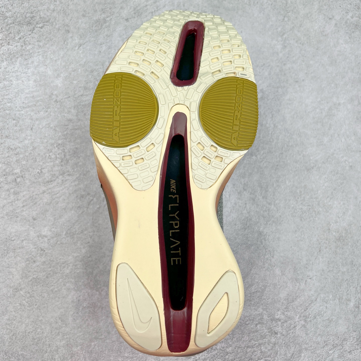 图片[9]-＃纯原 NK Air Zoom Alphafly NEXT% 3 2024全新马拉松超级跑鞋 HV4318-320 有史以来最轻盈、测试次数最多的NK Alphafly 经过精英马拉松运动员的测试验证 并搭载Air Zoom气垫 旨在助力跑者实现突破 取得更佳的成绩 在开发过程中 Alphafly 3帮助耐克运动员凯尔文·基普图姆（Kelvin Kiptum）以2：00：35的成绩刷新了马拉松世界纪录 Alphafly的动力设计没有改变——Air Zoom气垫单元、Flyplate碳纤维板和ZoomX泡绵 但是整体系统的制作方法略有调整 优化和提升了对运动员的帮助 主要更新包括一体式鞋底 提供顺畅稳定的“后跟到脚趾”过渡；更宽的全长Flyplate碳纤维板提供稳定助推力 全新Fast Shot外底保证出色牵引力和抓地力 全新Atomknit 3.0鞋面提供更强的控制力、透气性和中足支撑力 尺码：36 36.5 37.5 38 38.5 39 40 40.5 41 42 42.5 43 44 44.5 45 46-选品中心