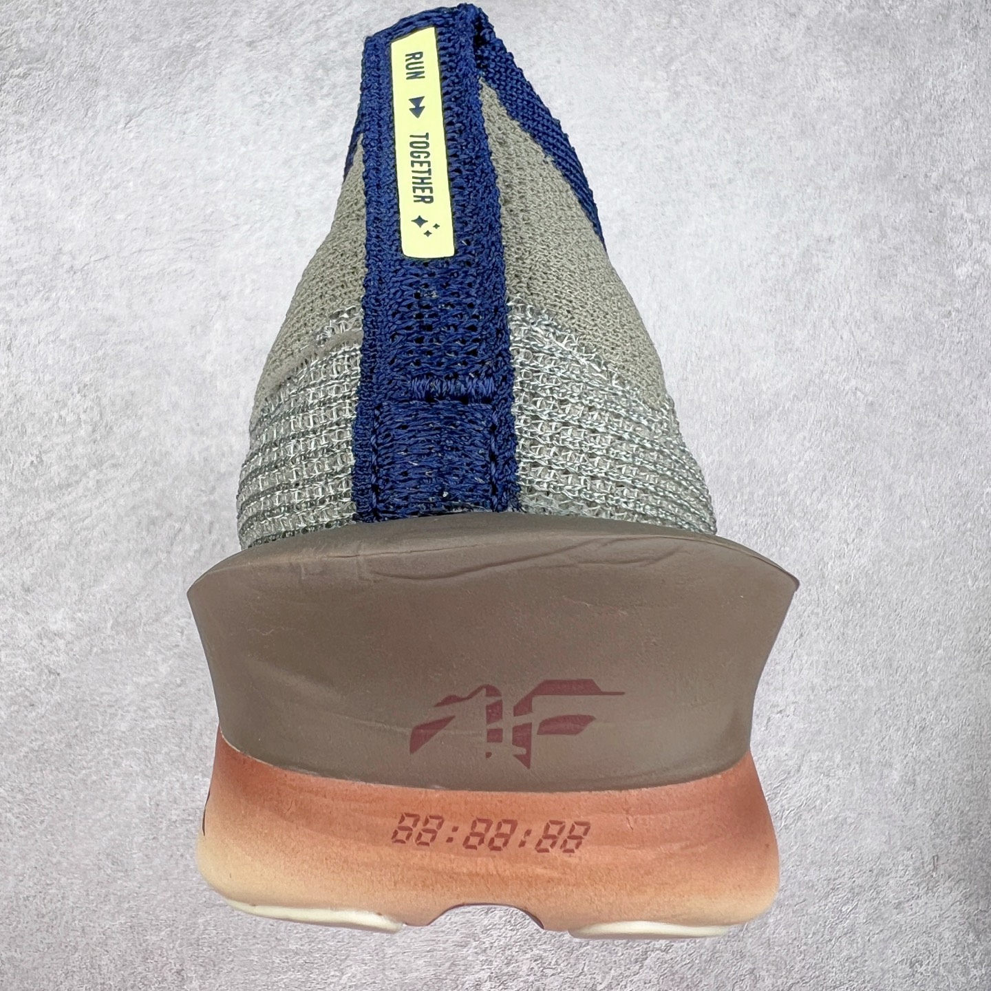 图片[8]-＃纯原 NK Air Zoom Alphafly NEXT% 3 2024全新马拉松超级跑鞋 HV4318-320 有史以来最轻盈、测试次数最多的NK Alphafly 经过精英马拉松运动员的测试验证 并搭载Air Zoom气垫 旨在助力跑者实现突破 取得更佳的成绩 在开发过程中 Alphafly 3帮助耐克运动员凯尔文·基普图姆（Kelvin Kiptum）以2：00：35的成绩刷新了马拉松世界纪录 Alphafly的动力设计没有改变——Air Zoom气垫单元、Flyplate碳纤维板和ZoomX泡绵 但是整体系统的制作方法略有调整 优化和提升了对运动员的帮助 主要更新包括一体式鞋底 提供顺畅稳定的“后跟到脚趾”过渡；更宽的全长Flyplate碳纤维板提供稳定助推力 全新Fast Shot外底保证出色牵引力和抓地力 全新Atomknit 3.0鞋面提供更强的控制力、透气性和中足支撑力 尺码：36 36.5 37.5 38 38.5 39 40 40.5 41 42 42.5 43 44 44.5 45 46-选品中心