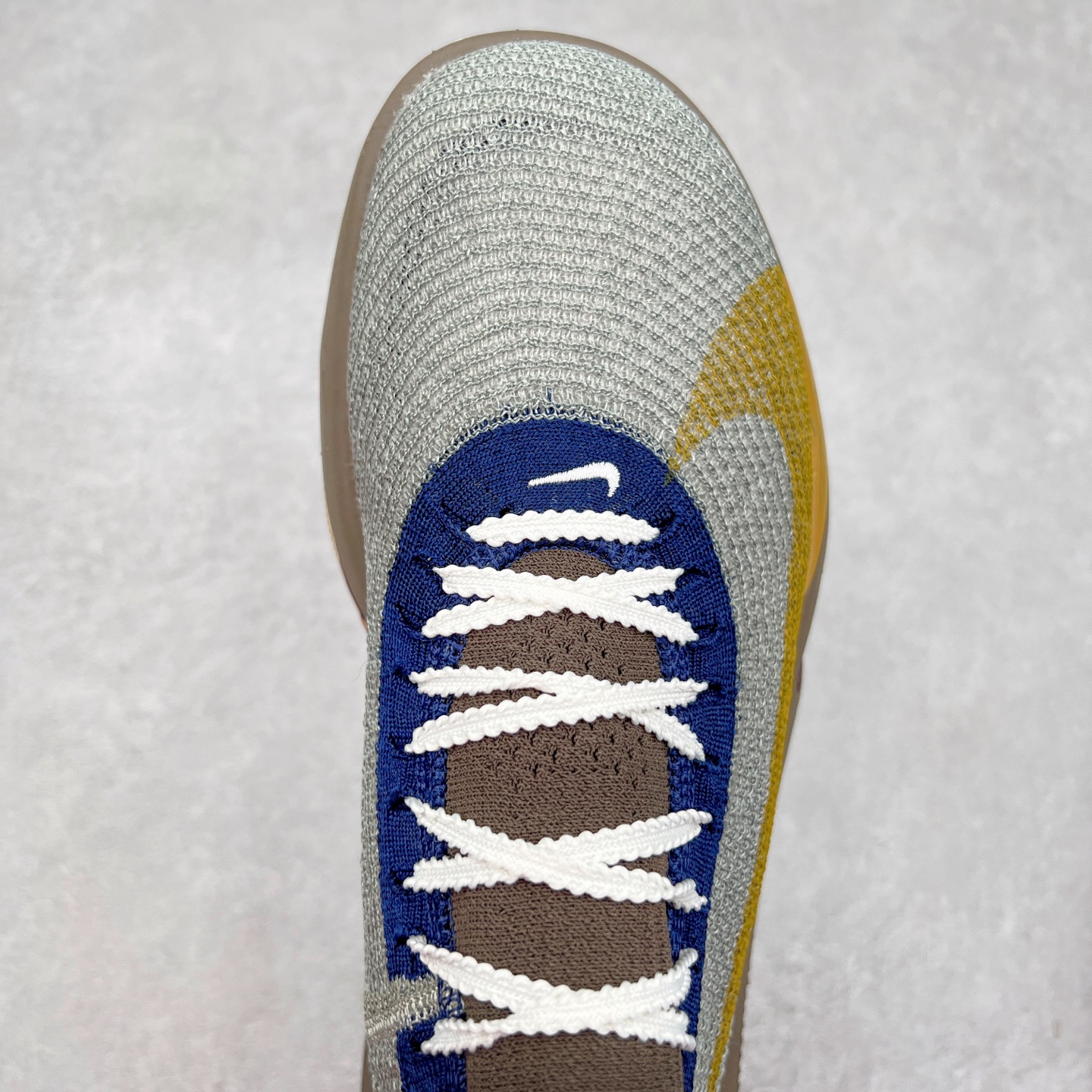 图片[4]-＃纯原 NK Air Zoom Alphafly NEXT% 3 2024全新马拉松超级跑鞋 HV4318-320 有史以来最轻盈、测试次数最多的NK Alphafly 经过精英马拉松运动员的测试验证 并搭载Air Zoom气垫 旨在助力跑者实现突破 取得更佳的成绩 在开发过程中 Alphafly 3帮助耐克运动员凯尔文·基普图姆（Kelvin Kiptum）以2：00：35的成绩刷新了马拉松世界纪录 Alphafly的动力设计没有改变——Air Zoom气垫单元、Flyplate碳纤维板和ZoomX泡绵 但是整体系统的制作方法略有调整 优化和提升了对运动员的帮助 主要更新包括一体式鞋底 提供顺畅稳定的“后跟到脚趾”过渡；更宽的全长Flyplate碳纤维板提供稳定助推力 全新Fast Shot外底保证出色牵引力和抓地力 全新Atomknit 3.0鞋面提供更强的控制力、透气性和中足支撑力 尺码：36 36.5 37.5 38 38.5 39 40 40.5 41 42 42.5 43 44 44.5 45 46-选品中心