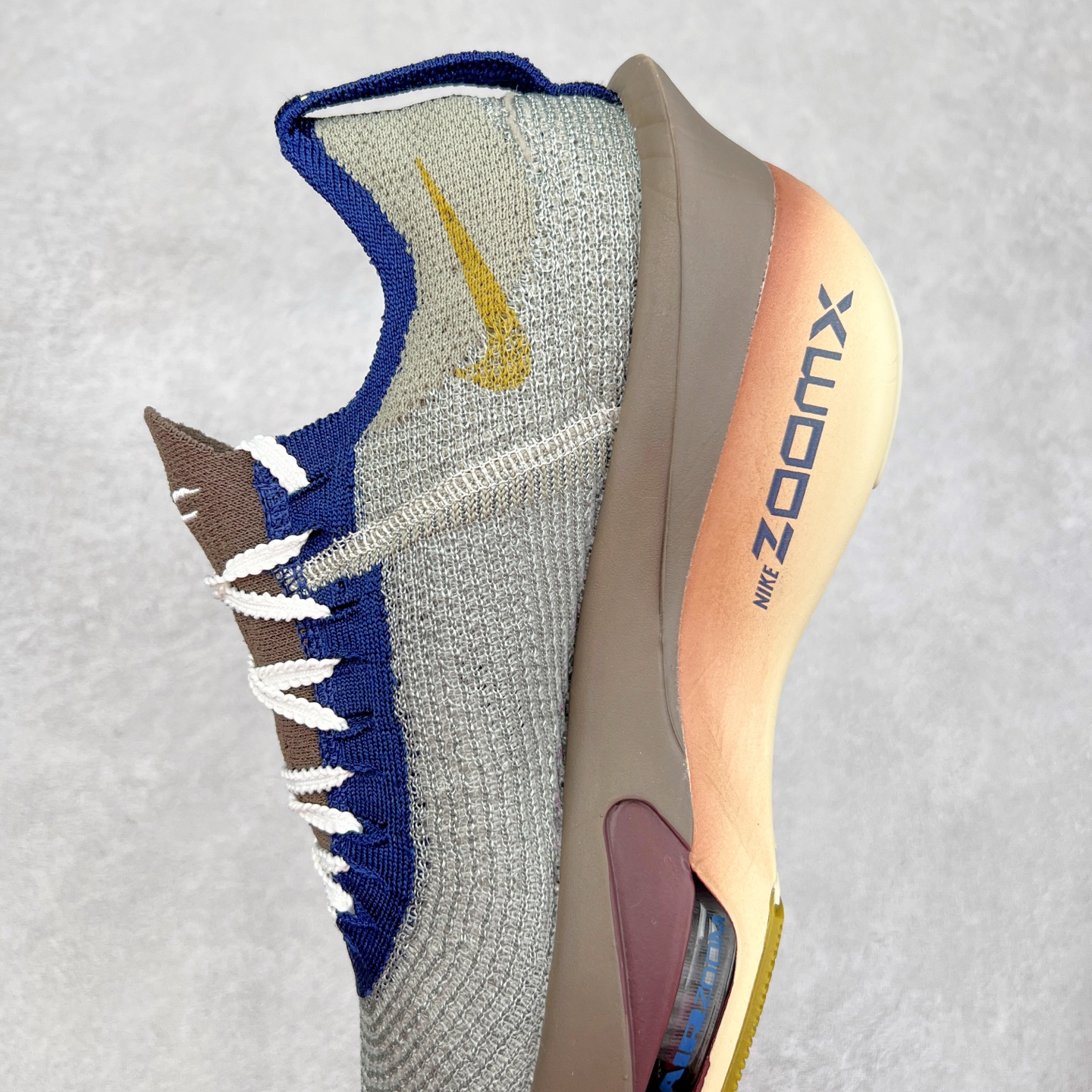 图片[7]-＃纯原 NK Air Zoom Alphafly NEXT% 3 2024全新马拉松超级跑鞋 HV4318-320 有史以来最轻盈、测试次数最多的NK Alphafly 经过精英马拉松运动员的测试验证 并搭载Air Zoom气垫 旨在助力跑者实现突破 取得更佳的成绩 在开发过程中 Alphafly 3帮助耐克运动员凯尔文·基普图姆（Kelvin Kiptum）以2：00：35的成绩刷新了马拉松世界纪录 Alphafly的动力设计没有改变——Air Zoom气垫单元、Flyplate碳纤维板和ZoomX泡绵 但是整体系统的制作方法略有调整 优化和提升了对运动员的帮助 主要更新包括一体式鞋底 提供顺畅稳定的“后跟到脚趾”过渡；更宽的全长Flyplate碳纤维板提供稳定助推力 全新Fast Shot外底保证出色牵引力和抓地力 全新Atomknit 3.0鞋面提供更强的控制力、透气性和中足支撑力 尺码：36 36.5 37.5 38 38.5 39 40 40.5 41 42 42.5 43 44 44.5 45 46-选品中心