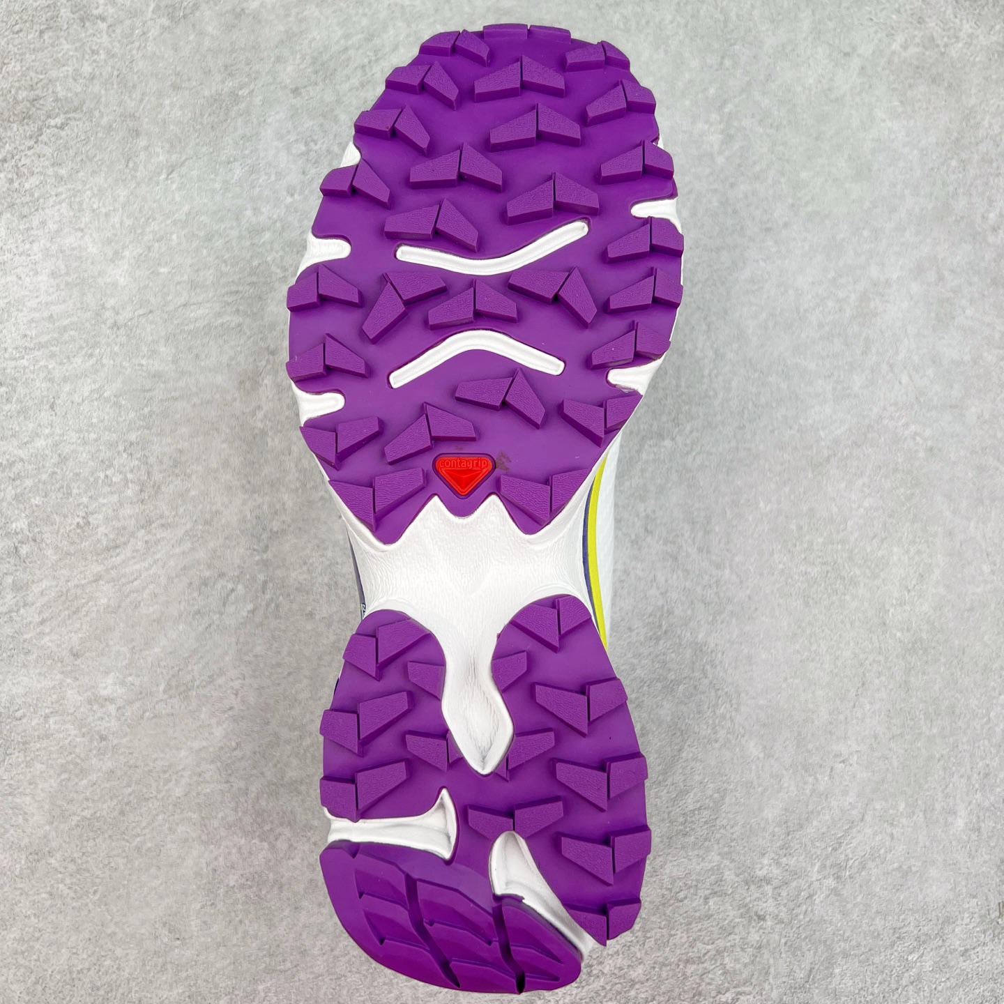 图片[9]-＃GD Salomon XT-4 OG Advanced 萨洛蒙系列低帮城市越野机能透气休闲运动鞋 鞋舌处附有迷你网眼袋收纳鞋绳以及下方的多色 Logo 标签 接着搭载奶油色 ACS 技术中底以及金色 TPU 塑料部件提升鞋款耐用性 中底与鞋面之间饰有海蓝色条状细节有效增添鞋款层次 最后应用黑色 Contragrip Chevron 外底完成鞋款设计 这次配色颇为高调 两款配色均以绚丽的渐变设计呈现 一款以粉紫渐变主打 另一款以黄绿渐变呈现 视觉效果相当吸睛 鞋面的使用玻璃纤维覆盖物加固 并通过细绳扣系带系统进行锁定 Salomon 的品牌logo 出现在脚后跟和前掌部位 中底虽然偏薄 但非常耐用 与模压塑料ACS 框架以及致密AC2 Muscle 鞋底单元结合 能够提供出色的支撑力和缓冲性 尺码：36 36.5 37.5 38 38.5 39 40 40.5 41 42 42.5 43 44 44.5 45-选品中心