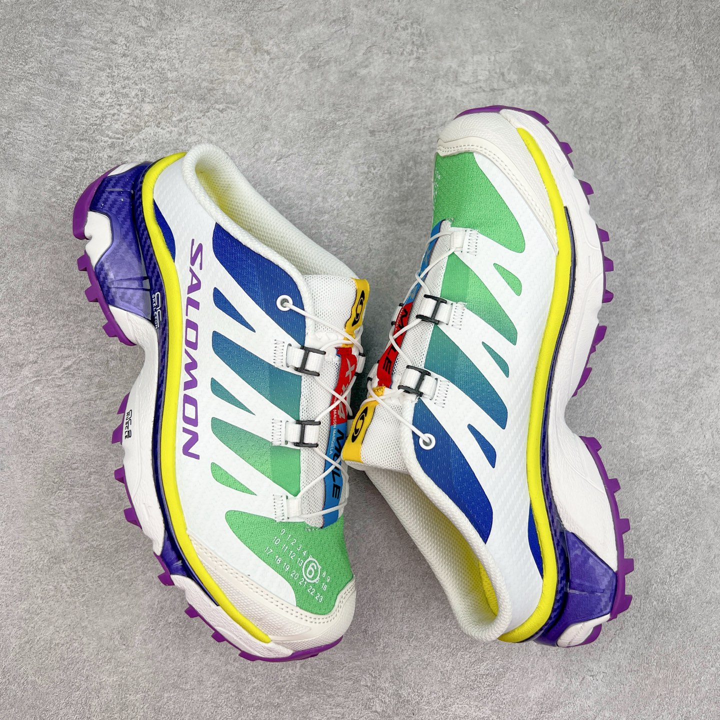 图片[3]-＃GD Salomon XT-4 OG Advanced 萨洛蒙系列低帮城市越野机能透气休闲运动鞋 鞋舌处附有迷你网眼袋收纳鞋绳以及下方的多色 Logo 标签 接着搭载奶油色 ACS 技术中底以及金色 TPU 塑料部件提升鞋款耐用性 中底与鞋面之间饰有海蓝色条状细节有效增添鞋款层次 最后应用黑色 Contragrip Chevron 外底完成鞋款设计 这次配色颇为高调 两款配色均以绚丽的渐变设计呈现 一款以粉紫渐变主打 另一款以黄绿渐变呈现 视觉效果相当吸睛 鞋面的使用玻璃纤维覆盖物加固 并通过细绳扣系带系统进行锁定 Salomon 的品牌logo 出现在脚后跟和前掌部位 中底虽然偏薄 但非常耐用 与模压塑料ACS 框架以及致密AC2 Muscle 鞋底单元结合 能够提供出色的支撑力和缓冲性 尺码：36 36.5 37.5 38 38.5 39 40 40.5 41 42 42.5 43 44 44.5 45-选品中心