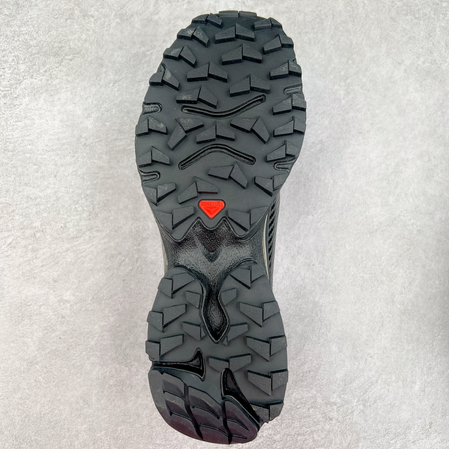 图片[9]-＃GD Salomon XT-4 OG Advanced 萨洛蒙系列低帮城市越野机能透气休闲运动鞋 鞋舌处附有迷你网眼袋收纳鞋绳以及下方的多色 Logo 标签 接着搭载奶油色 ACS 技术中底以及金色 TPU 塑料部件提升鞋款耐用性 中底与鞋面之间饰有海蓝色条状细节有效增添鞋款层次 最后应用黑色 Contragrip Chevron 外底完成鞋款设计 这次配色颇为高调 两款配色均以绚丽的渐变设计呈现 一款以粉紫渐变主打 另一款以黄绿渐变呈现 视觉效果相当吸睛 鞋面的使用玻璃纤维覆盖物加固 并通过细绳扣系带系统进行锁定 Salomon 的品牌logo 出现在脚后跟和前掌部位 中底虽然偏薄 但非常耐用 与模压塑料ACS 框架以及致密AC2 Muscle 鞋底单元结合 能够提供出色的支撑力和缓冲性 尺码：36 36.5 37.5 38 38.5 39 40 40.5 41 42 42.5 43 44 44.5 45-选品中心