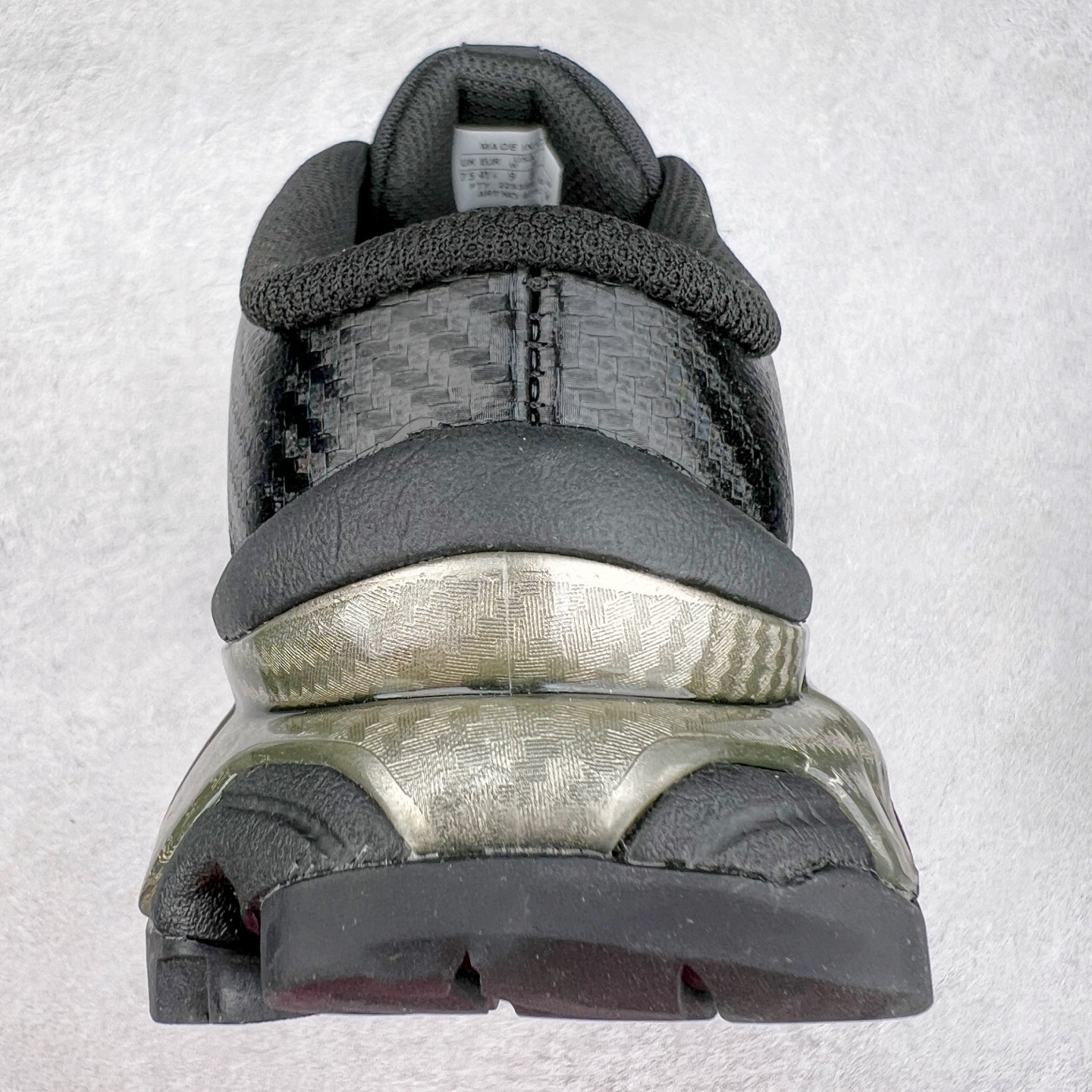 图片[8]-＃GD Salomon XT-4 OG Advanced 萨洛蒙系列低帮城市越野机能透气休闲运动鞋 鞋舌处附有迷你网眼袋收纳鞋绳以及下方的多色 Logo 标签 接着搭载奶油色 ACS 技术中底以及金色 TPU 塑料部件提升鞋款耐用性 中底与鞋面之间饰有海蓝色条状细节有效增添鞋款层次 最后应用黑色 Contragrip Chevron 外底完成鞋款设计 这次配色颇为高调 两款配色均以绚丽的渐变设计呈现 一款以粉紫渐变主打 另一款以黄绿渐变呈现 视觉效果相当吸睛 鞋面的使用玻璃纤维覆盖物加固 并通过细绳扣系带系统进行锁定 Salomon 的品牌logo 出现在脚后跟和前掌部位 中底虽然偏薄 但非常耐用 与模压塑料ACS 框架以及致密AC2 Muscle 鞋底单元结合 能够提供出色的支撑力和缓冲性 尺码：36 36.5 37.5 38 38.5 39 40 40.5 41 42 42.5 43 44 44.5 45-选品中心