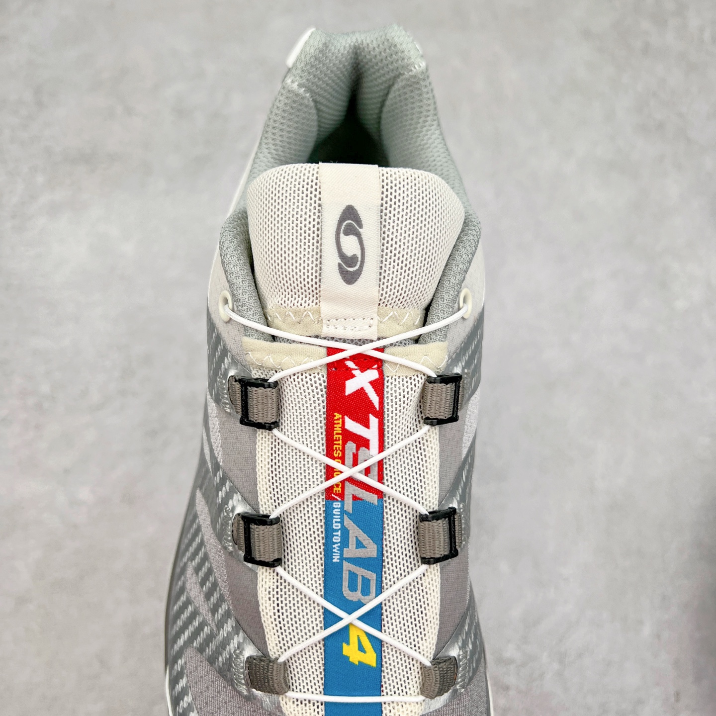 图片[5]-＃GD Salomon XT-4 OG Advanced 萨洛蒙系列低帮城市越野机能透气休闲运动鞋 鞋舌处附有迷你网眼袋收纳鞋绳以及下方的多色 Logo 标签 接着搭载奶油色 ACS 技术中底以及金色 TPU 塑料部件提升鞋款耐用性 中底与鞋面之间饰有海蓝色条状细节有效增添鞋款层次 最后应用黑色 Contragrip Chevron 外底完成鞋款设计 这次配色颇为高调 两款配色均以绚丽的渐变设计呈现 一款以粉紫渐变主打 另一款以黄绿渐变呈现 视觉效果相当吸睛 鞋面的使用玻璃纤维覆盖物加固 并通过细绳扣系带系统进行锁定 Salomon 的品牌logo 出现在脚后跟和前掌部位 中底虽然偏薄 但非常耐用 与模压塑料ACS 框架以及致密AC2 Muscle 鞋底单元结合 能够提供出色的支撑力和缓冲性 尺码：36 36.5 37.5 38 38.5 39 40 40.5 41 42 42.5 43 44 44.5 45-选品中心