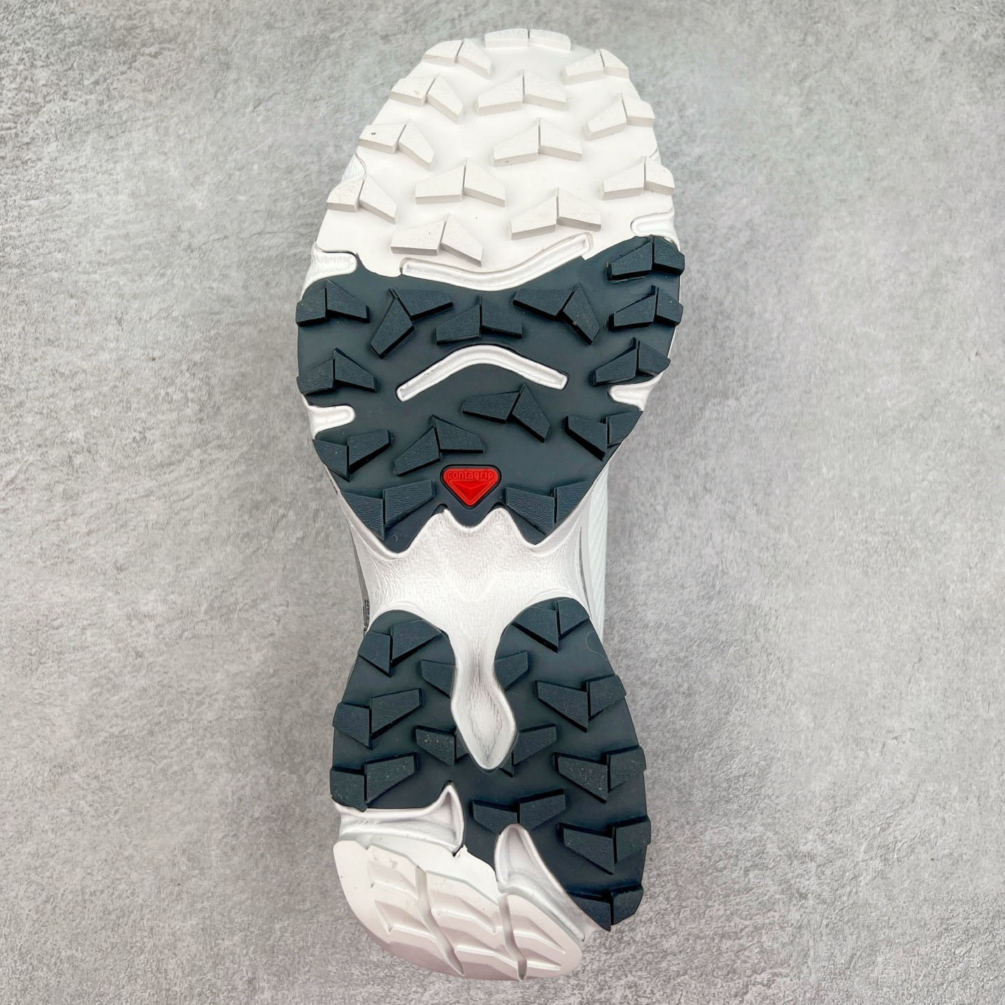 图片[9]-＃GD Salomon XT-4 OG Advanced 萨洛蒙系列低帮城市越野机能透气休闲运动鞋 鞋舌处附有迷你网眼袋收纳鞋绳以及下方的多色 Logo 标签 接着搭载奶油色 ACS 技术中底以及金色 TPU 塑料部件提升鞋款耐用性 中底与鞋面之间饰有海蓝色条状细节有效增添鞋款层次 最后应用黑色 Contragrip Chevron 外底完成鞋款设计 这次配色颇为高调 两款配色均以绚丽的渐变设计呈现 一款以粉紫渐变主打 另一款以黄绿渐变呈现 视觉效果相当吸睛 鞋面的使用玻璃纤维覆盖物加固 并通过细绳扣系带系统进行锁定 Salomon 的品牌logo 出现在脚后跟和前掌部位 中底虽然偏薄 但非常耐用 与模压塑料ACS 框架以及致密AC2 Muscle 鞋底单元结合 能够提供出色的支撑力和缓冲性 尺码：36 36.5 37.5 38 38.5 39 40 40.5 41 42 42.5 43 44 44.5 45-选品中心