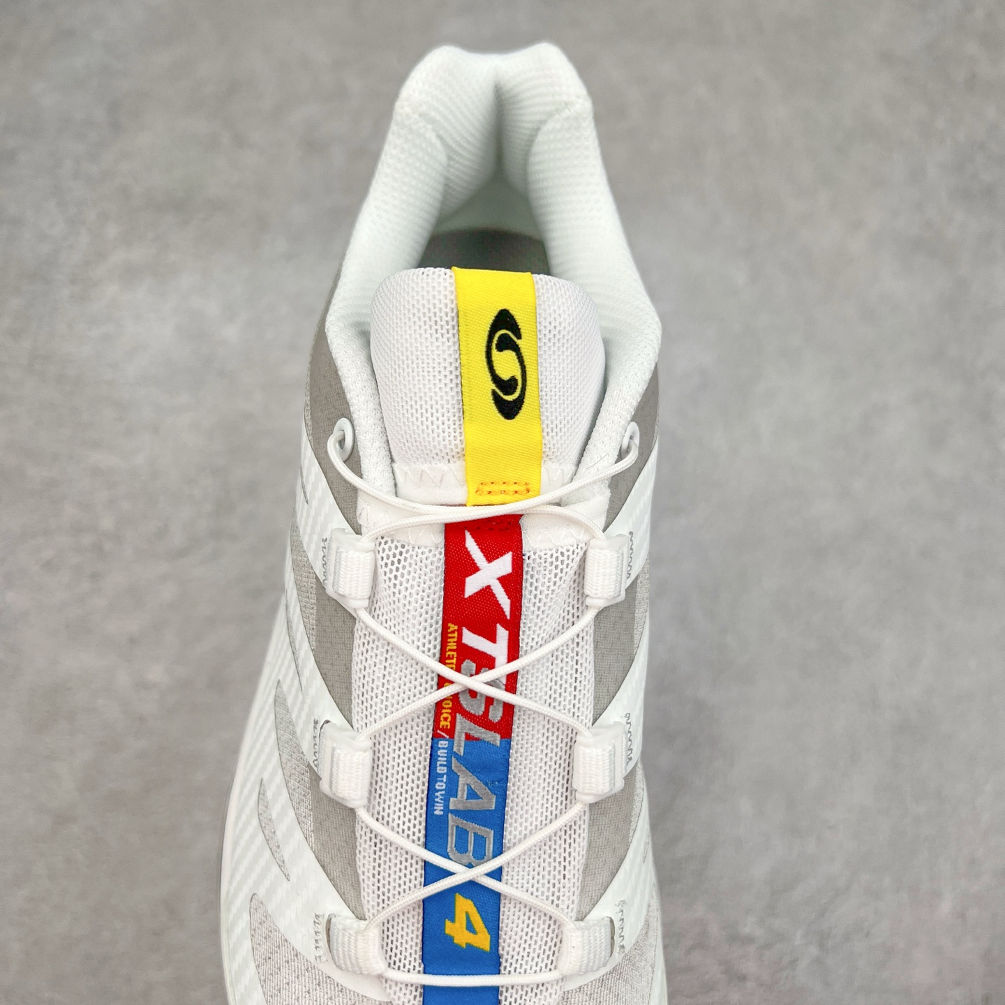 图片[5]-＃GD Salomon XT-4 OG Advanced 萨洛蒙系列低帮城市越野机能透气休闲运动鞋 鞋舌处附有迷你网眼袋收纳鞋绳以及下方的多色 Logo 标签 接着搭载奶油色 ACS 技术中底以及金色 TPU 塑料部件提升鞋款耐用性 中底与鞋面之间饰有海蓝色条状细节有效增添鞋款层次 最后应用黑色 Contragrip Chevron 外底完成鞋款设计 这次配色颇为高调 两款配色均以绚丽的渐变设计呈现 一款以粉紫渐变主打 另一款以黄绿渐变呈现 视觉效果相当吸睛 鞋面的使用玻璃纤维覆盖物加固 并通过细绳扣系带系统进行锁定 Salomon 的品牌logo 出现在脚后跟和前掌部位 中底虽然偏薄 但非常耐用 与模压塑料ACS 框架以及致密AC2 Muscle 鞋底单元结合 能够提供出色的支撑力和缓冲性 尺码：36 36.5 37.5 38 38.5 39 40 40.5 41 42 42.5 43 44 44.5 45-选品中心