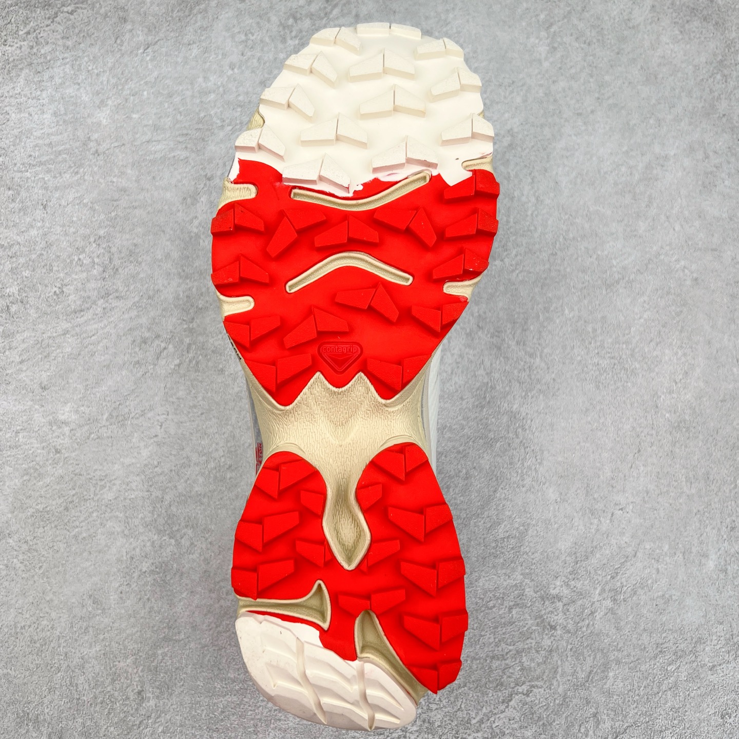 图片[9]-＃GD Salomon XT-4 OG Advanced 萨洛蒙系列低帮城市越野机能透气休闲运动鞋 鞋舌处附有迷你网眼袋收纳鞋绳以及下方的多色 Logo 标签 接着搭载奶油色 ACS 技术中底以及金色 TPU 塑料部件提升鞋款耐用性 中底与鞋面之间饰有海蓝色条状细节有效增添鞋款层次 最后应用黑色 Contragrip Chevron 外底完成鞋款设计 这次配色颇为高调 两款配色均以绚丽的渐变设计呈现 一款以粉紫渐变主打 另一款以黄绿渐变呈现 视觉效果相当吸睛 鞋面的使用玻璃纤维覆盖物加固 并通过细绳扣系带系统进行锁定 Salomon 的品牌logo 出现在脚后跟和前掌部位 中底虽然偏薄 但非常耐用 与模压塑料ACS 框架以及致密AC2 Muscle 鞋底单元结合 能够提供出色的支撑力和缓冲性 尺码：36 36.5 37.5 38 38.5 39 40 40.5 41 42 42.5 43 44 44.5 45-选品中心