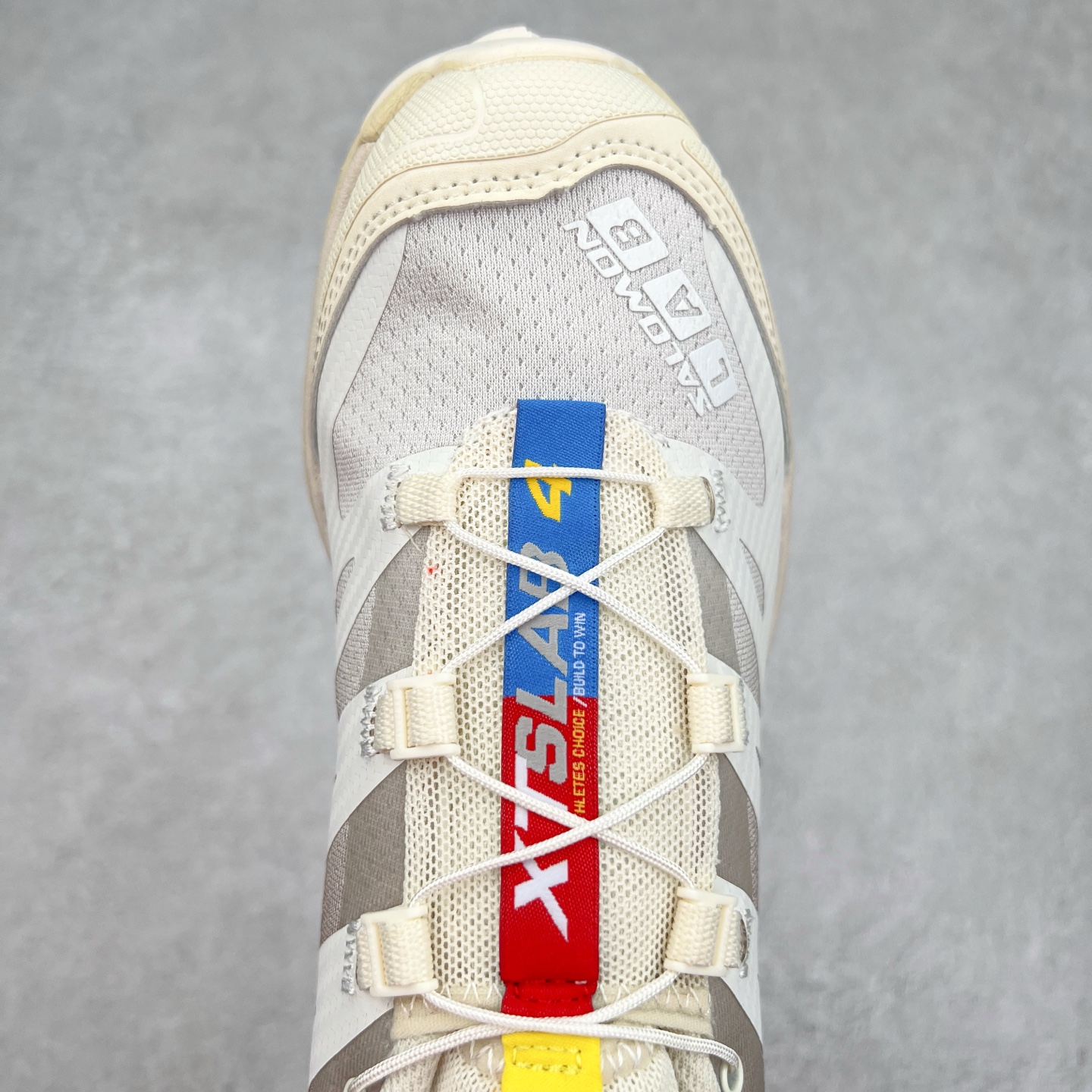 图片[4]-＃GD Salomon XT-4 OG Advanced 萨洛蒙系列低帮城市越野机能透气休闲运动鞋 鞋舌处附有迷你网眼袋收纳鞋绳以及下方的多色 Logo 标签 接着搭载奶油色 ACS 技术中底以及金色 TPU 塑料部件提升鞋款耐用性 中底与鞋面之间饰有海蓝色条状细节有效增添鞋款层次 最后应用黑色 Contragrip Chevron 外底完成鞋款设计 这次配色颇为高调 两款配色均以绚丽的渐变设计呈现 一款以粉紫渐变主打 另一款以黄绿渐变呈现 视觉效果相当吸睛 鞋面的使用玻璃纤维覆盖物加固 并通过细绳扣系带系统进行锁定 Salomon 的品牌logo 出现在脚后跟和前掌部位 中底虽然偏薄 但非常耐用 与模压塑料ACS 框架以及致密AC2 Muscle 鞋底单元结合 能够提供出色的支撑力和缓冲性 尺码：36 36.5 37.5 38 38.5 39 40 40.5 41 42 42.5 43 44 44.5 45-选品中心