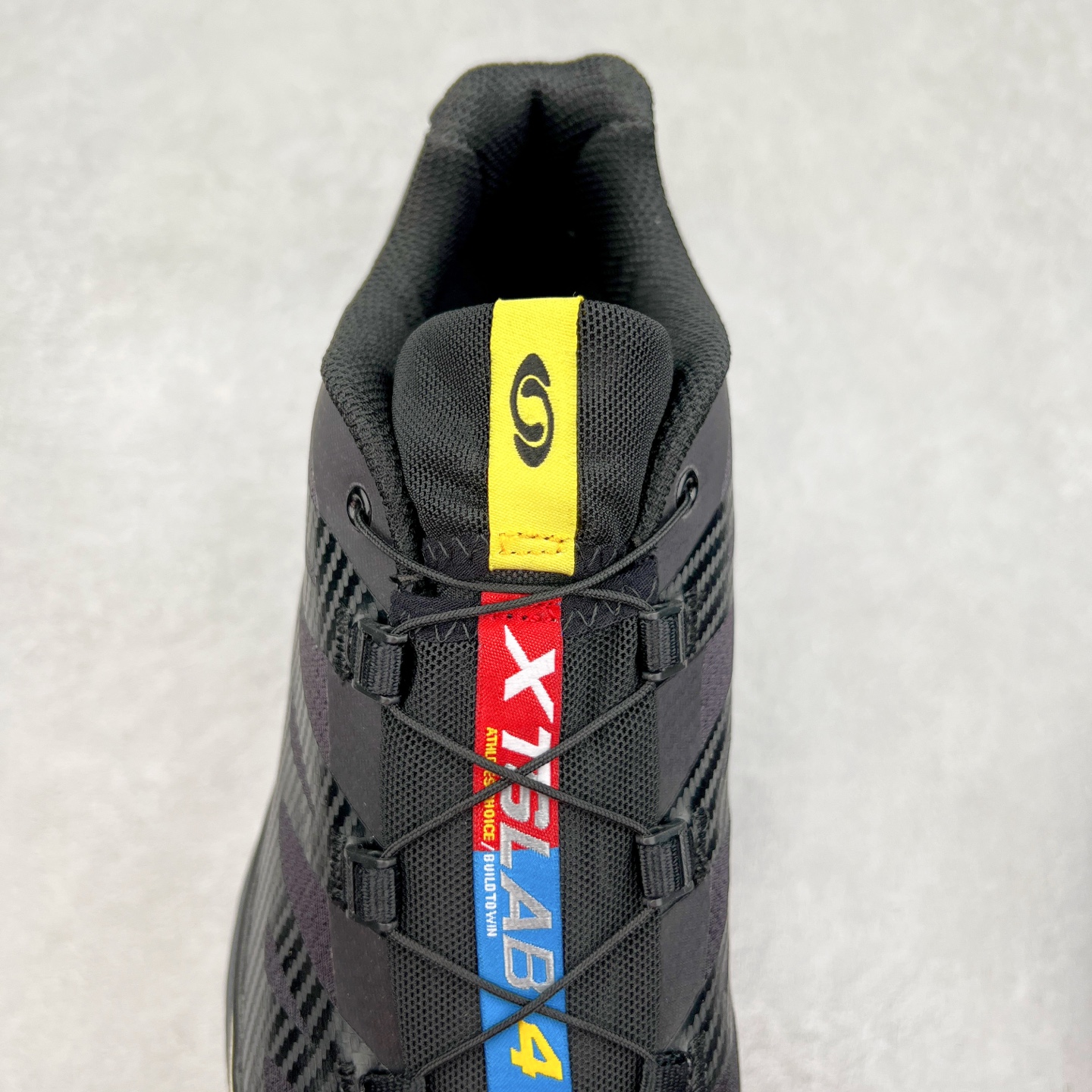 图片[5]-＃GD Salomon XT-4 OG Advanced 萨洛蒙系列低帮城市越野机能透气休闲运动鞋 鞋舌处附有迷你网眼袋收纳鞋绳以及下方的多色 Logo 标签 接着搭载奶油色 ACS 技术中底以及金色 TPU 塑料部件提升鞋款耐用性 中底与鞋面之间饰有海蓝色条状细节有效增添鞋款层次 最后应用黑色 Contragrip Chevron 外底完成鞋款设计 这次配色颇为高调 两款配色均以绚丽的渐变设计呈现 一款以粉紫渐变主打 另一款以黄绿渐变呈现 视觉效果相当吸睛 鞋面的使用玻璃纤维覆盖物加固 并通过细绳扣系带系统进行锁定 Salomon 的品牌logo 出现在脚后跟和前掌部位 中底虽然偏薄 但非常耐用 与模压塑料ACS 框架以及致密AC2 Muscle 鞋底单元结合 能够提供出色的支撑力和缓冲性 尺码：36 36.5 37.5 38 38.5 39 40 40.5 41 42 42.5 43 44 44.5 45-选品中心