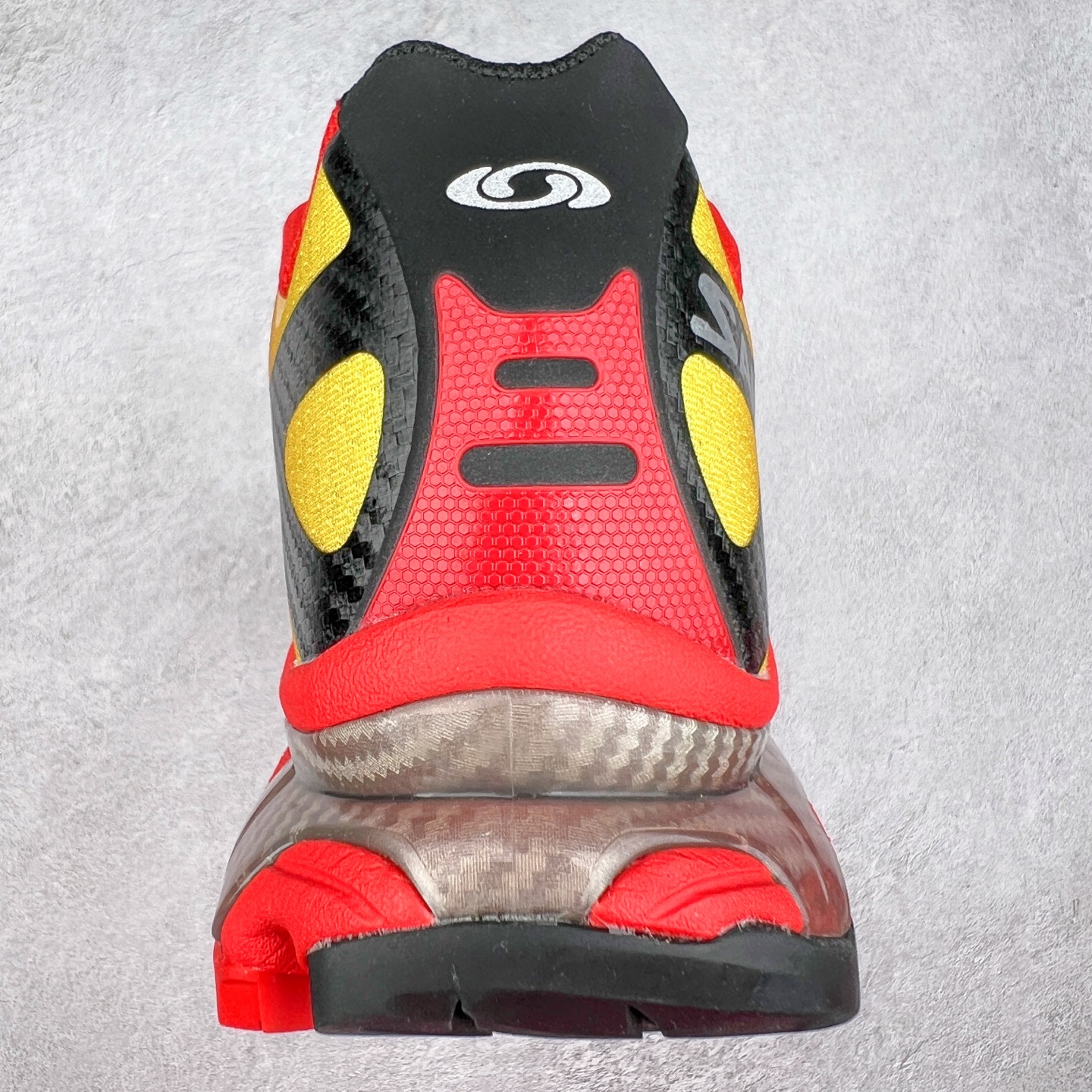 图片[8]-＃GD Salomon XT-4 OG Advanced 萨洛蒙系列低帮城市越野机能透气休闲运动鞋 鞋舌处附有迷你网眼袋收纳鞋绳以及下方的多色 Logo 标签 接着搭载奶油色 ACS 技术中底以及金色 TPU 塑料部件提升鞋款耐用性 中底与鞋面之间饰有海蓝色条状细节有效增添鞋款层次 最后应用黑色 Contragrip Chevron 外底完成鞋款设计 这次配色颇为高调 两款配色均以绚丽的渐变设计呈现 一款以粉紫渐变主打 另一款以黄绿渐变呈现 视觉效果相当吸睛 鞋面的使用玻璃纤维覆盖物加固 并通过细绳扣系带系统进行锁定 Salomon 的品牌logo 出现在脚后跟和前掌部位 中底虽然偏薄 但非常耐用 与模压塑料ACS 框架以及致密AC2 Muscle 鞋底单元结合 能够提供出色的支撑力和缓冲性 尺码：36 36.5 37.5 38 38.5 39 40 40.5 41 42 42.5 43 44 44.5 45-选品中心