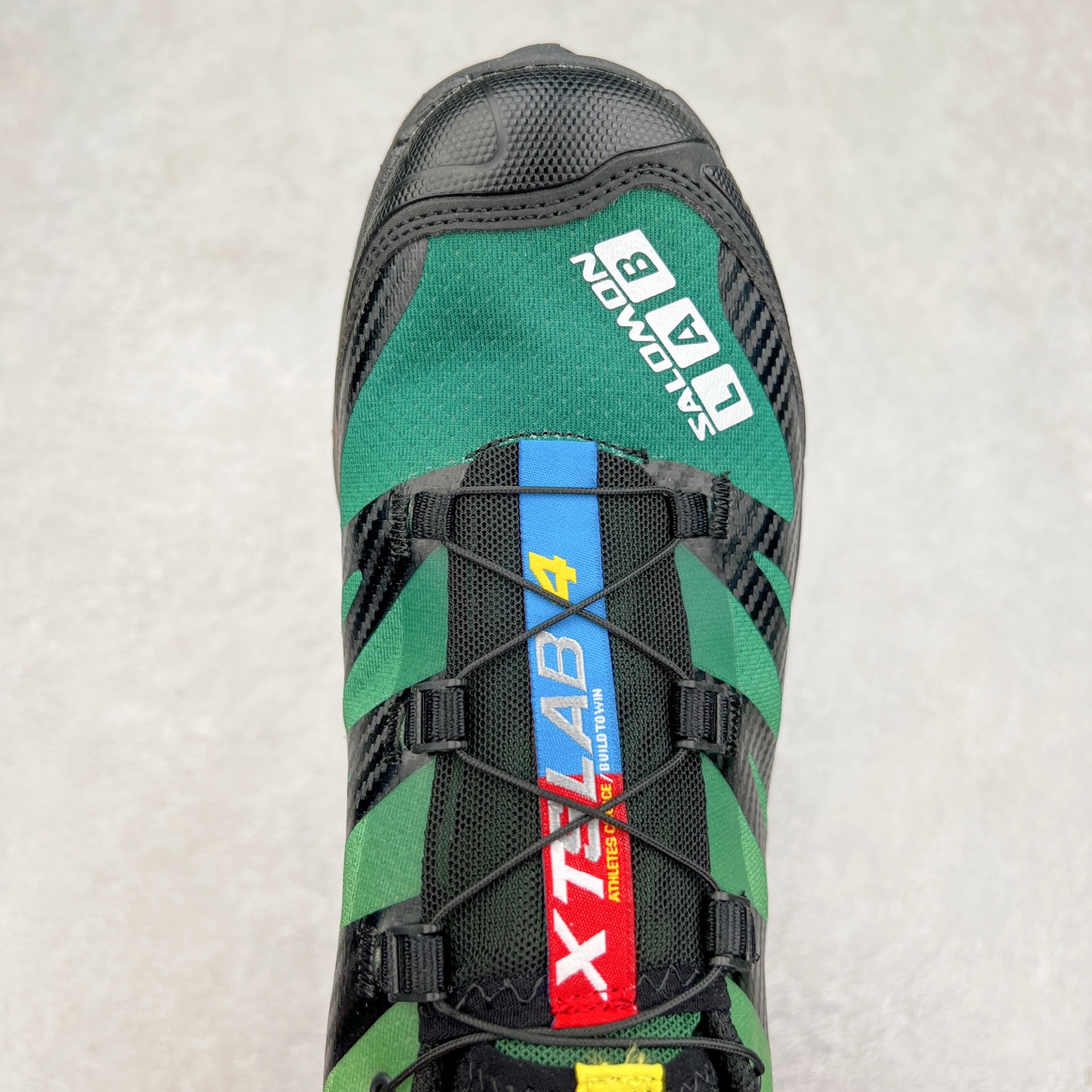 图片[4]-＃GD Salomon XT-4 OG Advanced 萨洛蒙系列低帮城市越野机能透气休闲运动鞋 鞋舌处附有迷你网眼袋收纳鞋绳以及下方的多色 Logo 标签 接着搭载奶油色 ACS 技术中底以及金色 TPU 塑料部件提升鞋款耐用性 中底与鞋面之间饰有海蓝色条状细节有效增添鞋款层次 最后应用黑色 Contragrip Chevron 外底完成鞋款设计 这次配色颇为高调 两款配色均以绚丽的渐变设计呈现 一款以粉紫渐变主打 另一款以黄绿渐变呈现 视觉效果相当吸睛 鞋面的使用玻璃纤维覆盖物加固 并通过细绳扣系带系统进行锁定 Salomon 的品牌logo 出现在脚后跟和前掌部位 中底虽然偏薄 但非常耐用 与模压塑料ACS 框架以及致密AC2 Muscle 鞋底单元结合 能够提供出色的支撑力和缓冲性 尺码：36 36.5 37.5 38 38.5 39 40 40.5 41 42 42.5 43 44 44.5 45-选品中心