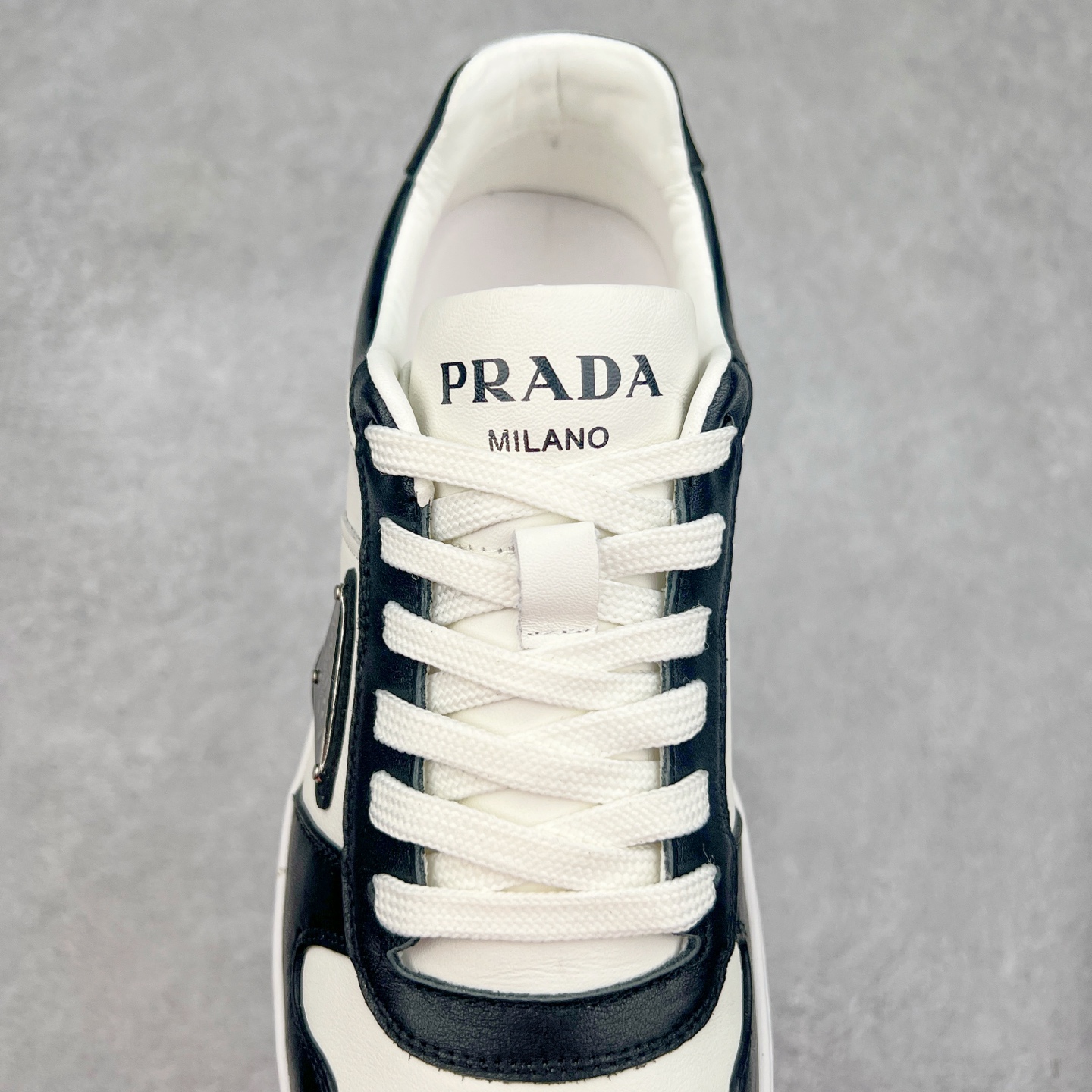 图片[5]-PRADA 普拉达马龙同款低帮男鞋运动休闲板鞋 #明星同款 广东大厂品质 专柜同步 大气个性更潮更抢眼更追求档次，它将颠覆旧念，与您共度时尚潮人必备! 面料采用原版进口小牛皮 牛皮内里垫脚 橡胶大底 轻便防滑耐磨 脚感舒适 款式耐看做工精细 配以简洁利落的鞋楦 彰显男人的果敢和硬朗 尺码：38 39 40 41 42 43 44 （皮鞋码）-选品中心