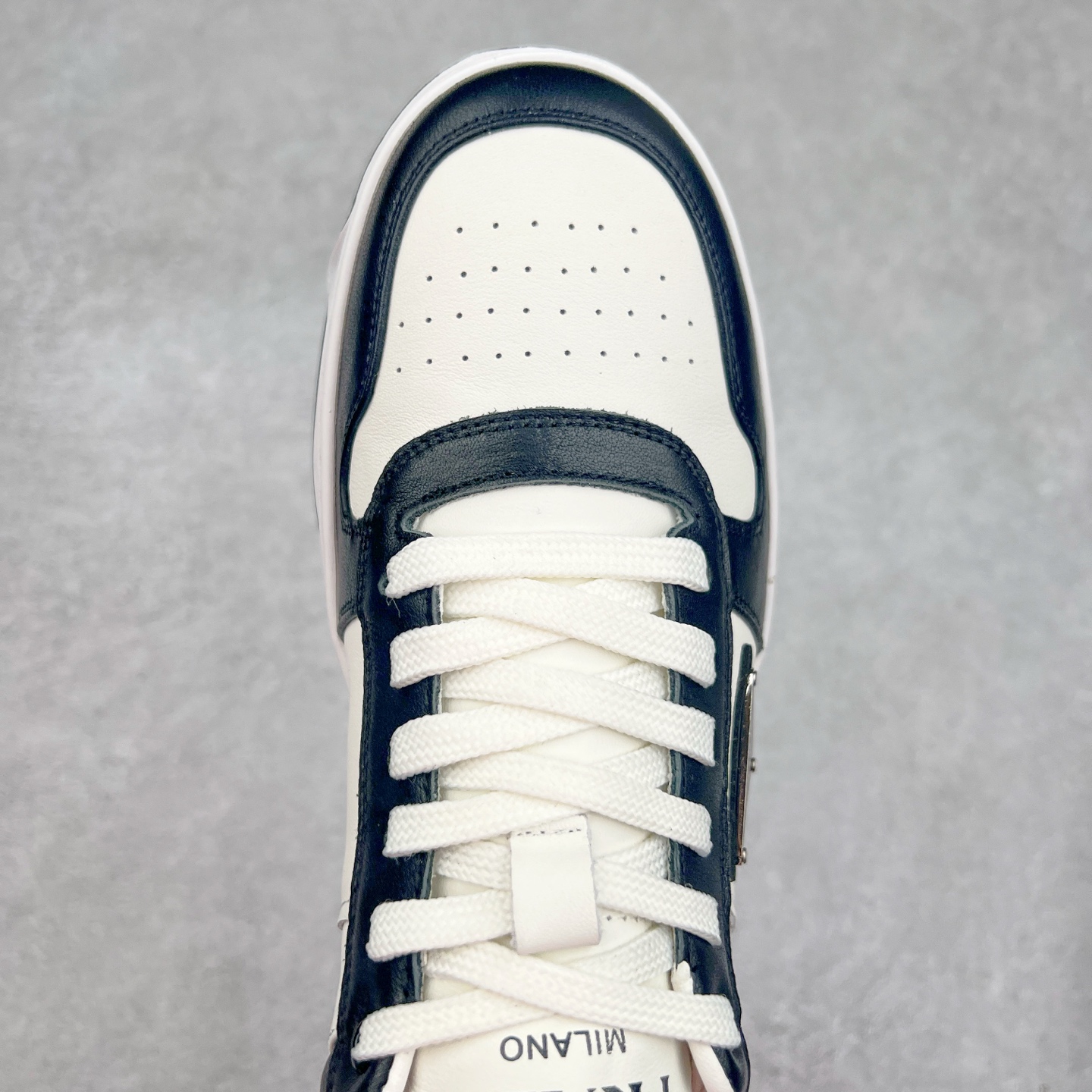 图片[4]-PRADA 普拉达马龙同款低帮男鞋运动休闲板鞋 #明星同款 广东大厂品质 专柜同步 大气个性更潮更抢眼更追求档次，它将颠覆旧念，与您共度时尚潮人必备! 面料采用原版进口小牛皮 牛皮内里垫脚 橡胶大底 轻便防滑耐磨 脚感舒适 款式耐看做工精细 配以简洁利落的鞋楦 彰显男人的果敢和硬朗 尺码：38 39 40 41 42 43 44 （皮鞋码）-选品中心